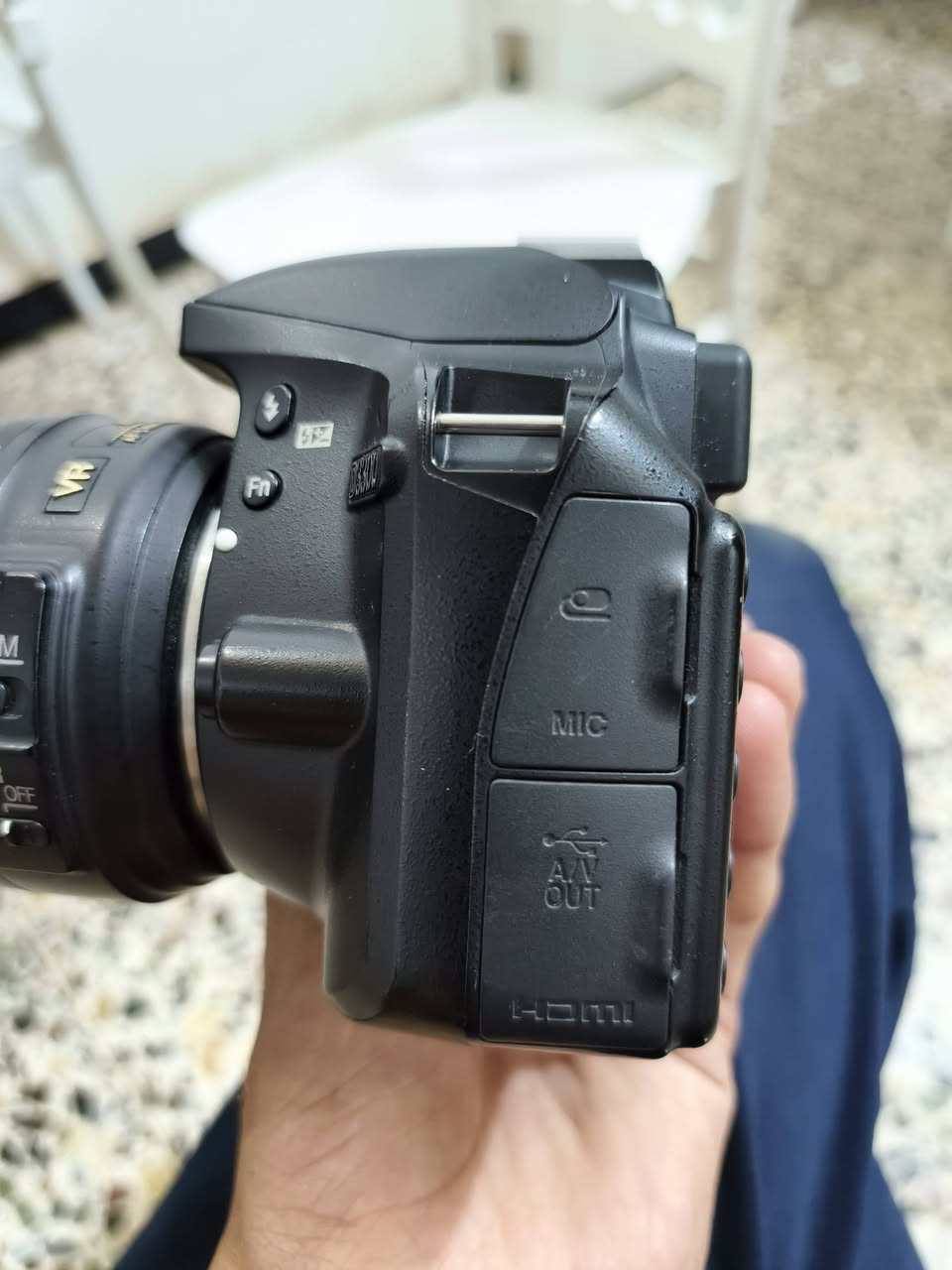 سلام عليكم 
كاميرا نيكون للبيع NIKON D3300 
سنسرها بالفوتو او الصور ٢٤ ميغا بيكسل
و بالفيديو FHD 60 FPS فول اج دي بمعدل 60 اطار بالثانية
العدسة 18-55
حزام 
شاحنة
سعرها (٣٠٠ الف) 
📌 مكاني:  بغداد - مدينة الصدر - قطاع ٣٠ - شارع الجوادر
(توصيل خارج بغداد ما عندي) 
رقم موبايلي ***********
