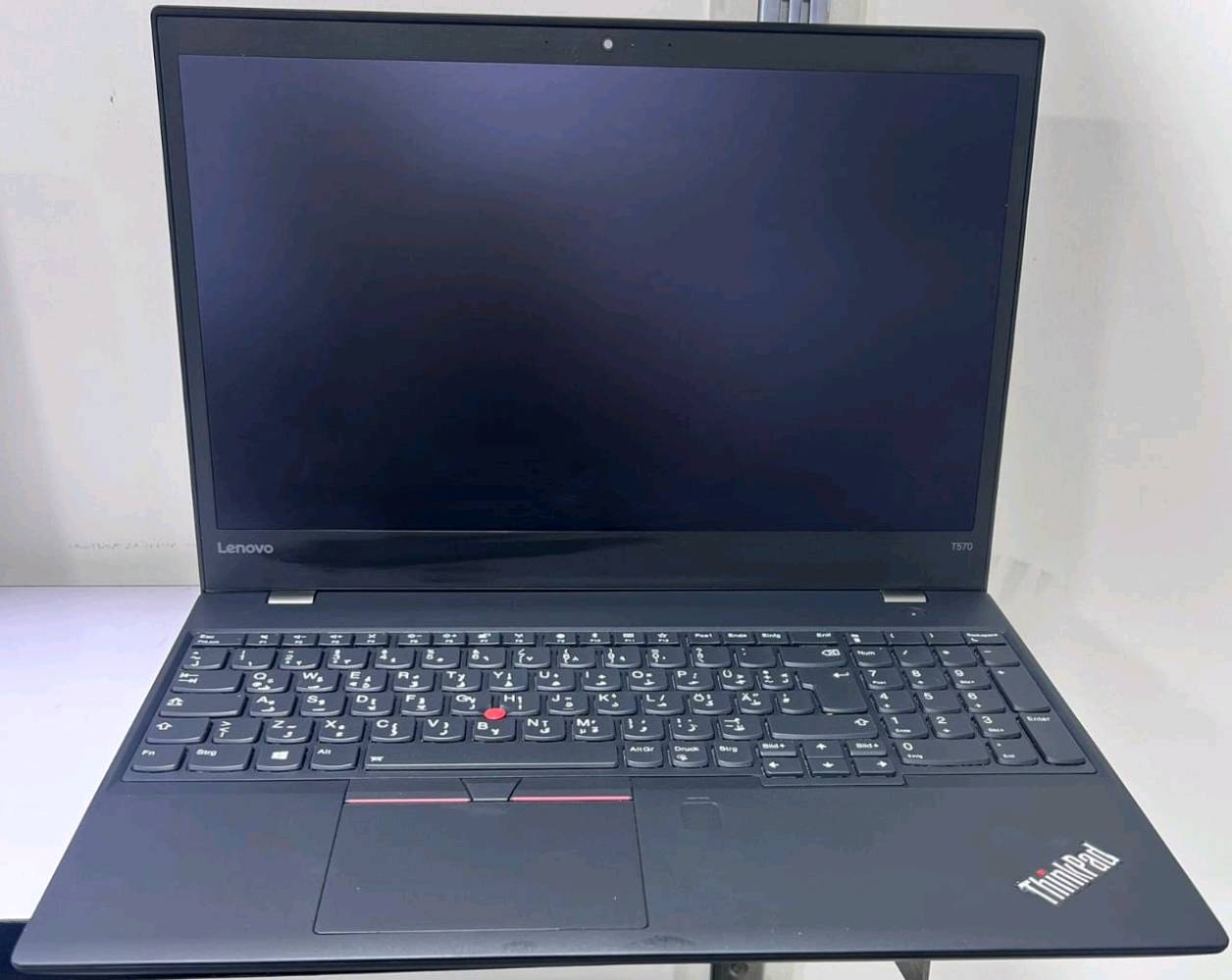 توفر عدنه لابتوب لينوفو الحجم الكبير
المعالج كور 5 الجيل سادس 
ذاكرته:  350 SSD  سريع 
وندوز: 11 نضافه 99•/• بل ميه. 