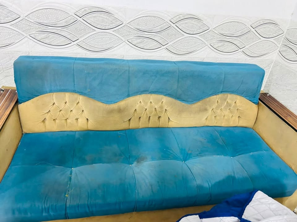 السلام عليكم تخم ١٠ مقاعد مكان  الحريه الاستفسار *********** السعر ٢٠٠ وبي مجال
