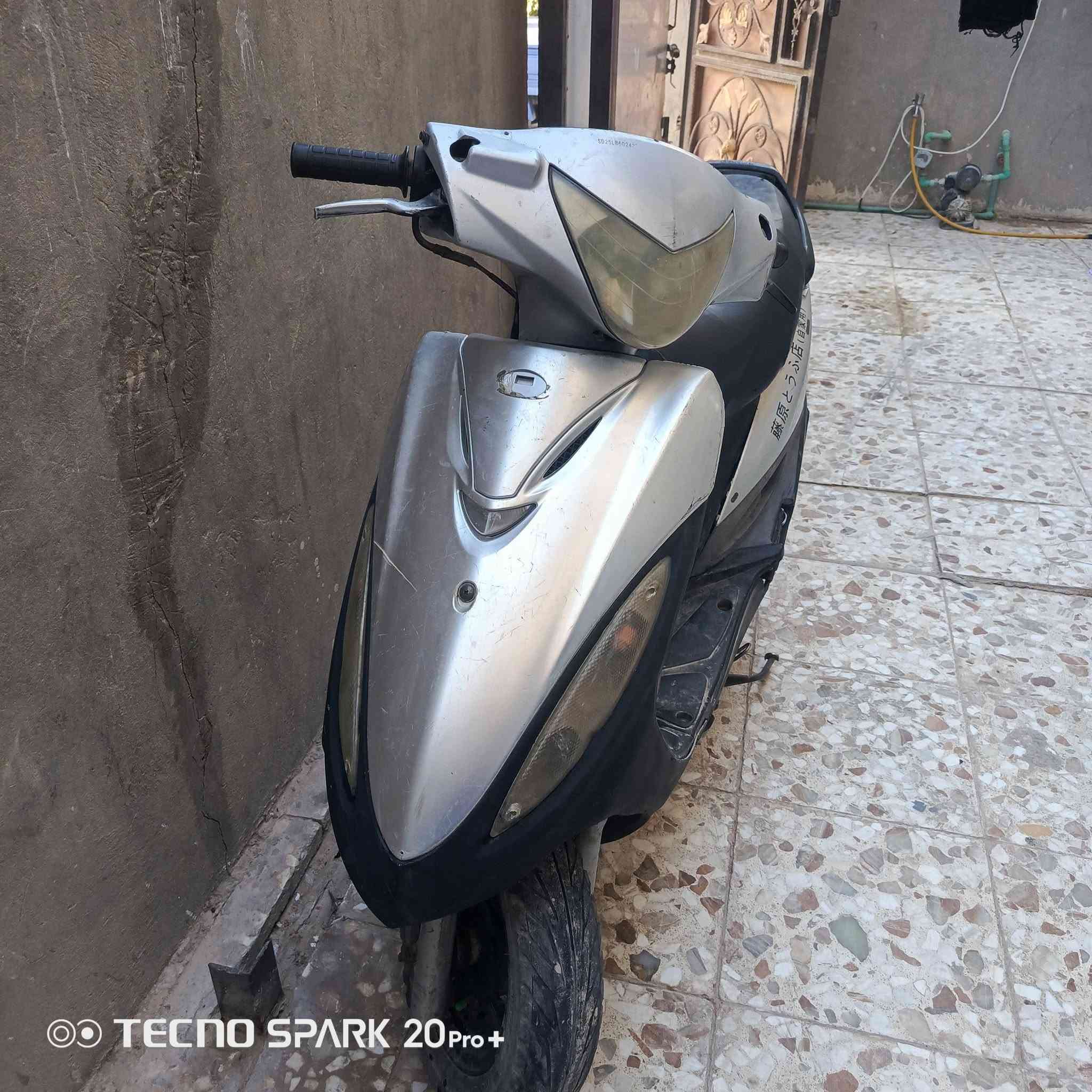 سلام عليكم دراجه كامكوG4 الدرجه نضيفه المحرك مفتوح الدرجه  تشتغل نكره سلف الكهربائية كلها شغاله السعر 400 وبيها مجال قليل المكان النجف حي النداء الرقم ***********
