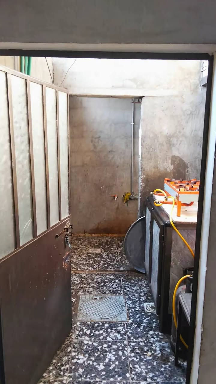 دار للبيع مستجعل عل بيع اني صاحب الدار طابو زراعي سند متوفر او متوفر بي ورقه تمليك مساحه الدار 95 ركن عنوان الدار زراعي رئاسه المعلمين قرب مجمع 400 خدمات كامله تبليط ماء مجاري كهرباء متوفره24ساعه الدار بي 3خطوط وطني +واير سحب + نت تفاصيل البناء موجود داخل الفيديو ولسعرررررر مناسب للجميع بسعر قطعه ابيع ولسعرررر 60 اوبي مجاااال قليل للاستفسار الاتصال عل الرقم *********** ابو علي الشمري صاحب الدار ايجيب اكثررر بس مستعجل عل بيع ولتوفيق للجميع او اسف عل اطاله  ادمن وافق ورده 🌹🌹🌹🌹
