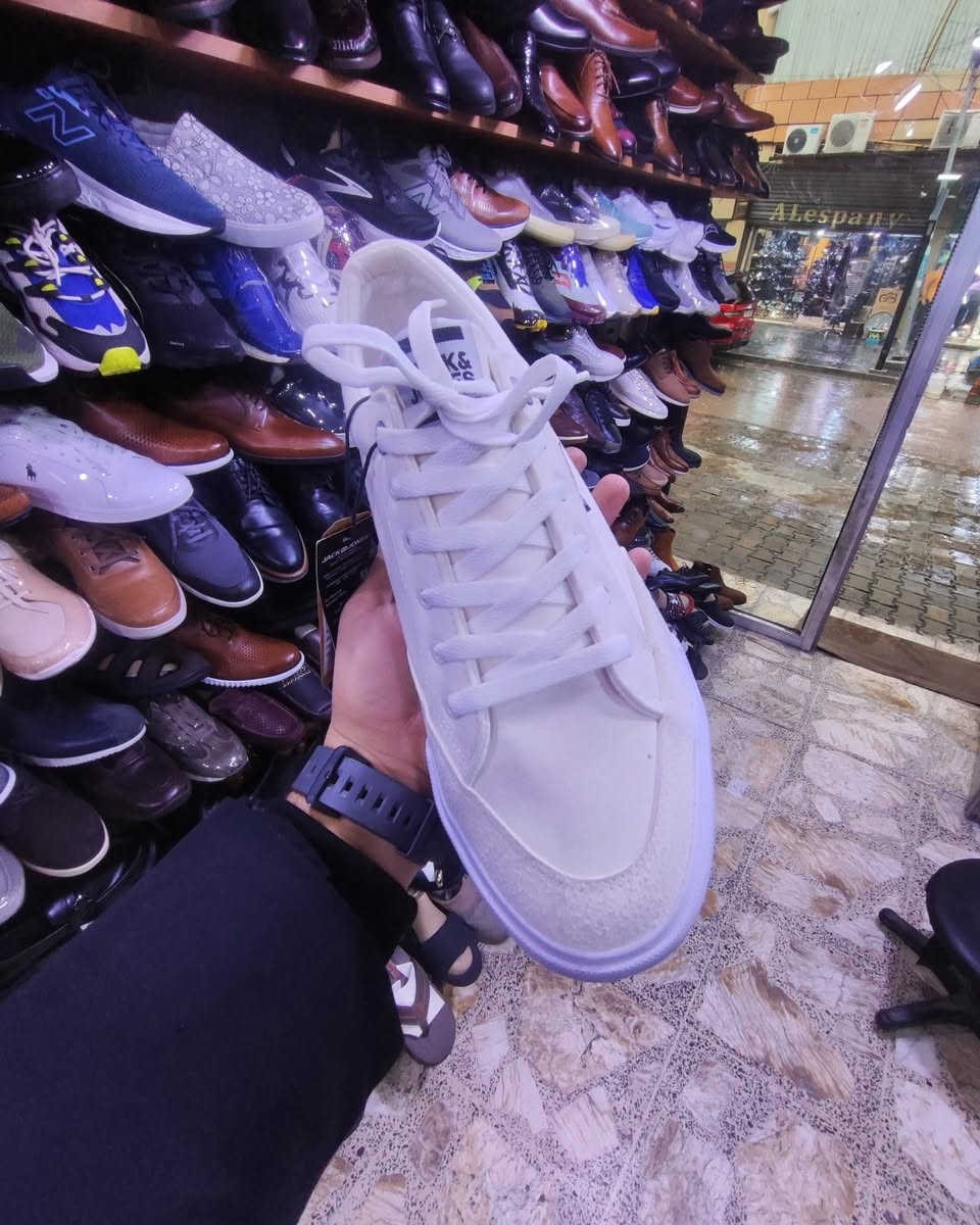 ماركة JACK JONES 
قطعه جديدة أصليه اورجنال قياس ٤٦ تلبس ٤٥ 
قطعه جدآ مريحه وخفيفه الوزن 
السعر ٦٥ ألف 
مكان كرادة داخل مجاور دايموند مول في فرع علاء حداد محل الأيطالي الايطالي


**إذا كنت صاحب هذا الإعلان وتريد حذفه لأي سبب، رجاءا أرسل رسالة إلى الدعم الفني**