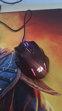 ماوس كيمنك ريد دراكون مستخدم إسبوعين فقط شي كلش قليل  سعره 25 ألف و يو...