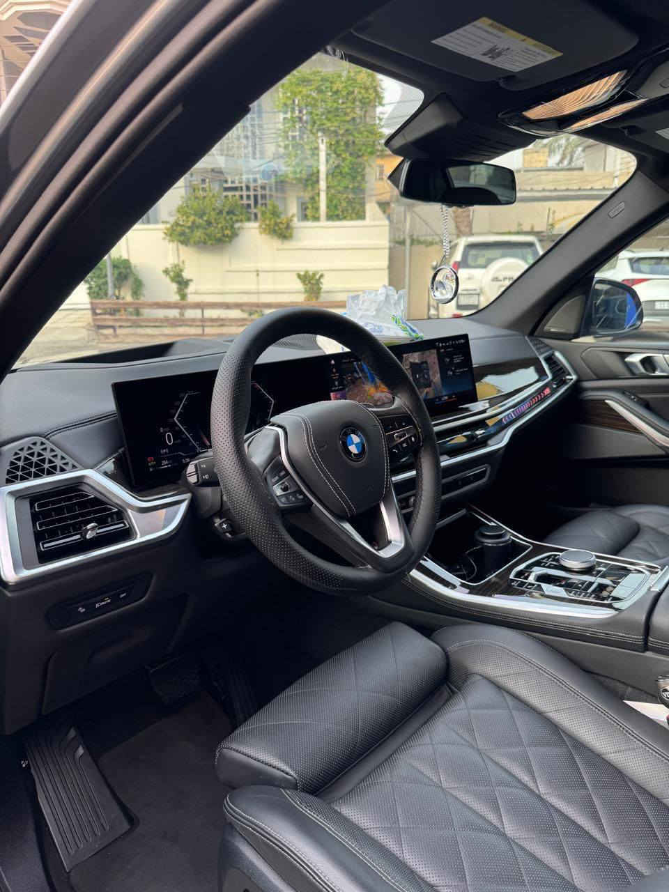 بي ام دبليو X5 موديل 2024 
محرك 6 سلندر فول فول مواصفات 

حجم المحرك V6 تون تيربو امريكي Drive 40i  
مرتبط بناقل حركة أوتو 10 نمر
يبلغ عزم الدوران 519 نیوتن / متر
مفتاح التشغيل بصمة

بانوراما
فتح الصندوق كهرباء
دفع رباعي AWD
اريل نفکیتر
حساسات أمامية
حساسات خلفية
لایت زینون + LED
بك لايت LED
دخول بصمة ذكي جميع الابواب
ويل كب 20
حساسات ضغط الاطارات
اشارة في المرايا الجانبية
المرايا قابلة للطي كهرباء
ب ماسحة خلفية
‏AIR BAG 8
نوع الكير / طرح
هاند بريك كهرباء
دشبول شاشة ديجيتال
الصفحة الرئيسية
دشبول شاشة ديجيتال
‏Apple Car play شاشة
شاشات ترفيهيه
كاميرا دوارة
5 كاميرات 360
كاميرا في المرآة الوسطية
الانارة الداخلية LED
مقود جلد حياكة
شفتات . مقود
مثبت السرعة Cruise
لول المودات والاوامر الصوتية
‏Wireless شاحن هاتف
مخرج منفذ الطاقة
فحص نظام السيارة
تتسع المقصورة 5 ركاب
المقاعد جلد
حركة المقاعد الأمامية كهرباء
تدفئة وتبريد المقاعد الأمامية
تدفئة مقاعد الصف الثاني
ذاكرة وضعية مقعد السائق
مثبت مقعد الطفل ISOFIX
ثلاجة
تبريد لمس مناخين منفصلين
أوضاع القيادة Drive Mode
‏Auto Hold أوتو هولد
الصفحات
رادار
تحذير النقطة العمياء
نظام مانع الانزلاق
نظام نزول المنحدرات
نظام تحديد المسار
نظام اطفاء وتشغيل المحرك التلقائي
نظام مساعد الركن التلقائي

*********** واتساب فقط
