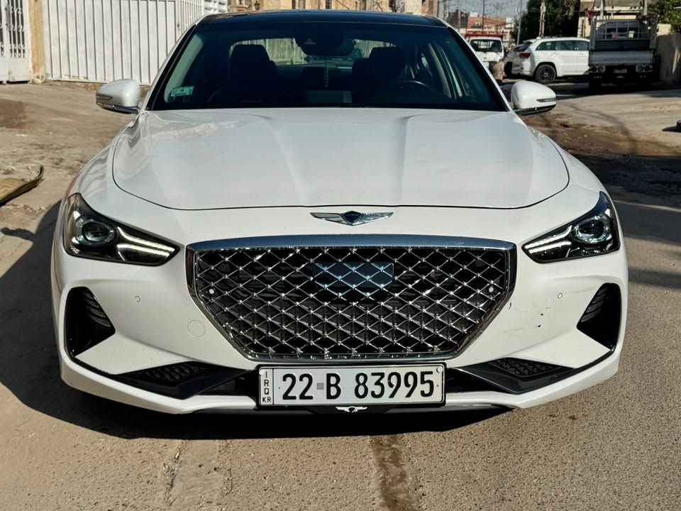 جينسس G70 موديل 2021 — محرك 2000 تيربو / فول مواصفات فول
المواصفات الرئيسية:
 • بانوراما + سلايد سقف 
 • رادار أمامي
 • حساسات أمامي / جانبي / خلفي 
 • تحذير ورادار وتوقف ذاتي 
 • داخل أسود ملكي مع كشنات تدفئة 
 • تغيير وضعيات الكشن حسب مود السياقة 
 • 4 مودات سياقة
 • تحذير خروج عن المسار
 • قيادة شبه ذاتية (بريك + بانزين حسب تحديد المسار)
 • دخول ذكي + بصمة + جنطة كهربائية
 • علامات ترحيب بالأبواب
 • شفتات كير خلف الستيرن
 • وباقي المواصفات المعروفة عن الجينسس موجودة 

المسافة المقطوعة: 86,000 كم
الحادث: فقط دعاميات مسروقة + بارد بالجاملغ الخلفي، وحتى الكاتلوك موجود.
سيارة فخمة وبسعر مناسب جدًا!

📍 موقع السيارة: بغداد- البنوك
📞 للاستفسار أو التواصل واتساب / اتصال:
***********
