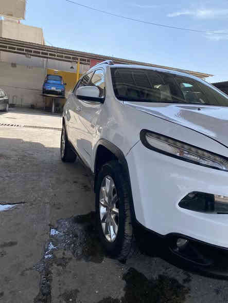 السلام عليكم 
سيارة جيب (بزون )2016 
محرك 6 سلندر
كشنات جلد 
بصمة 
كامرا دواره 
شاشة كبيرة 
تدفئة كشنات 
تدفئة ستيرن 
مودات قيادة 
وباقي مواصفات معروفه 
الصدر جديد مصار فترة من بدلته
السياره باسمي سكن بغداد تحويل ثاني يوم (سليمانية)
صورة الحادث مرفقة 
السعر :137$ وبيها مجال
للتواصل على الرقم :***********
