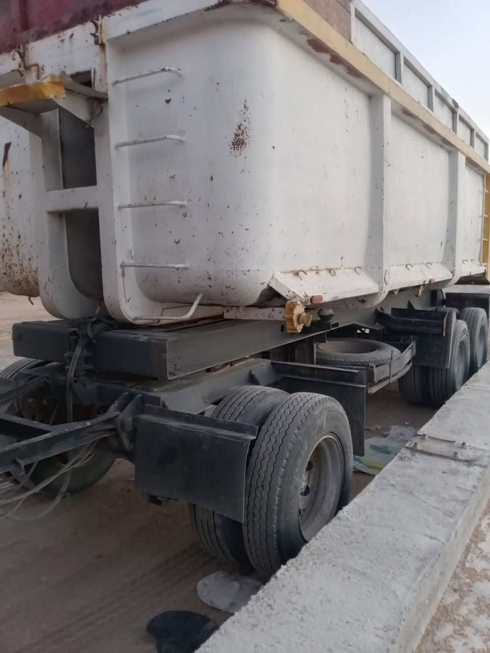 البيع مقطوره حوضيه جاهزه للعمل شاصي مكفول مكان الصويره ‭0773 365 5026‬
