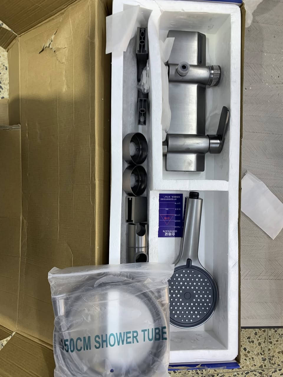 السلام عليكم 

خلاط شاور جداري كامل (راس شاور + هوز + حامل جداري). 🚿
✨ شكل حديث ومرتب يليق بكل حمام
✨ نوعية زينة وتحمل عالي ويعيش وياك
✨ تركيبه سهل وما يحتاج تعقيد
📦 جديد بالكارتون
للاستفسار تواصل على الخاص او واتساب ***********
