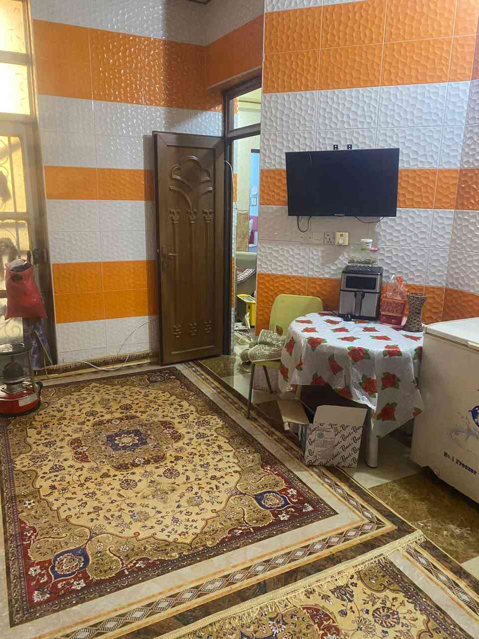 🏠 دار للبيع في الرمادي – طابق واحد 

 المكان خلف ساحة للاحتفالات أو قرب ماركت هلا

المساحة الكلية350 م²

📜 جنس العقار: طابو زراعي تحويل مباشر.

🏗️ نوع البناء: طابوق وسمنت

💧 الخدمات: ماء وكهرباء وطنية ومولّد وجميع الخدمات متوفرة

يتكون الدار من:

غرف نوم عدد (2)

صالة واسعة

استقبال

مطبخ حار وبارد

مجموعة صحيات داخلية وخارجية

كراج و حديقة أمامية.

شارع 30 متر  شارع خلف الدار 8متر

ـــــــــــــــــــــــــــــــــــــــــــــــــــــــ

📍 للمزيد من التفاصيل يمكنكم زيارة مكتبنا:

#عقارات_الخيّام_خلف_العاب_السندباد

📞 أرقام التواصل (واتساب متاح):

***********☎️

*********** ☎️

⏰ متواجدون في المكتب على مدار أيام الأسبوع.

نرحب بكم دائماً لزيارتنا والاستفسار عن أي عقار يناسبكم.
