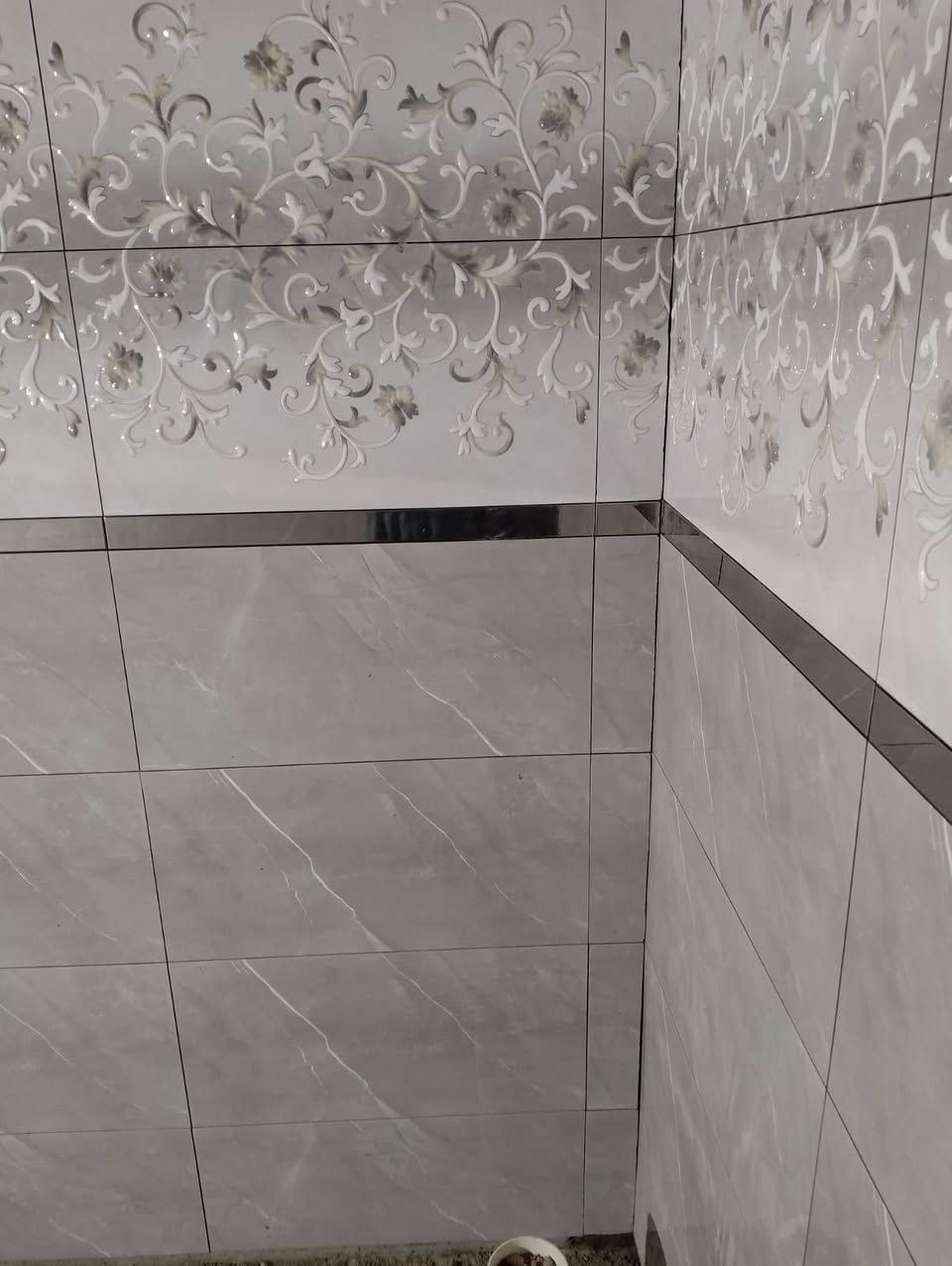 سلام عليكم خلفه سيراميك جدران و ارضي كرانيت أو كاشي متفرغ هذا رقمي للتواصل ***********
