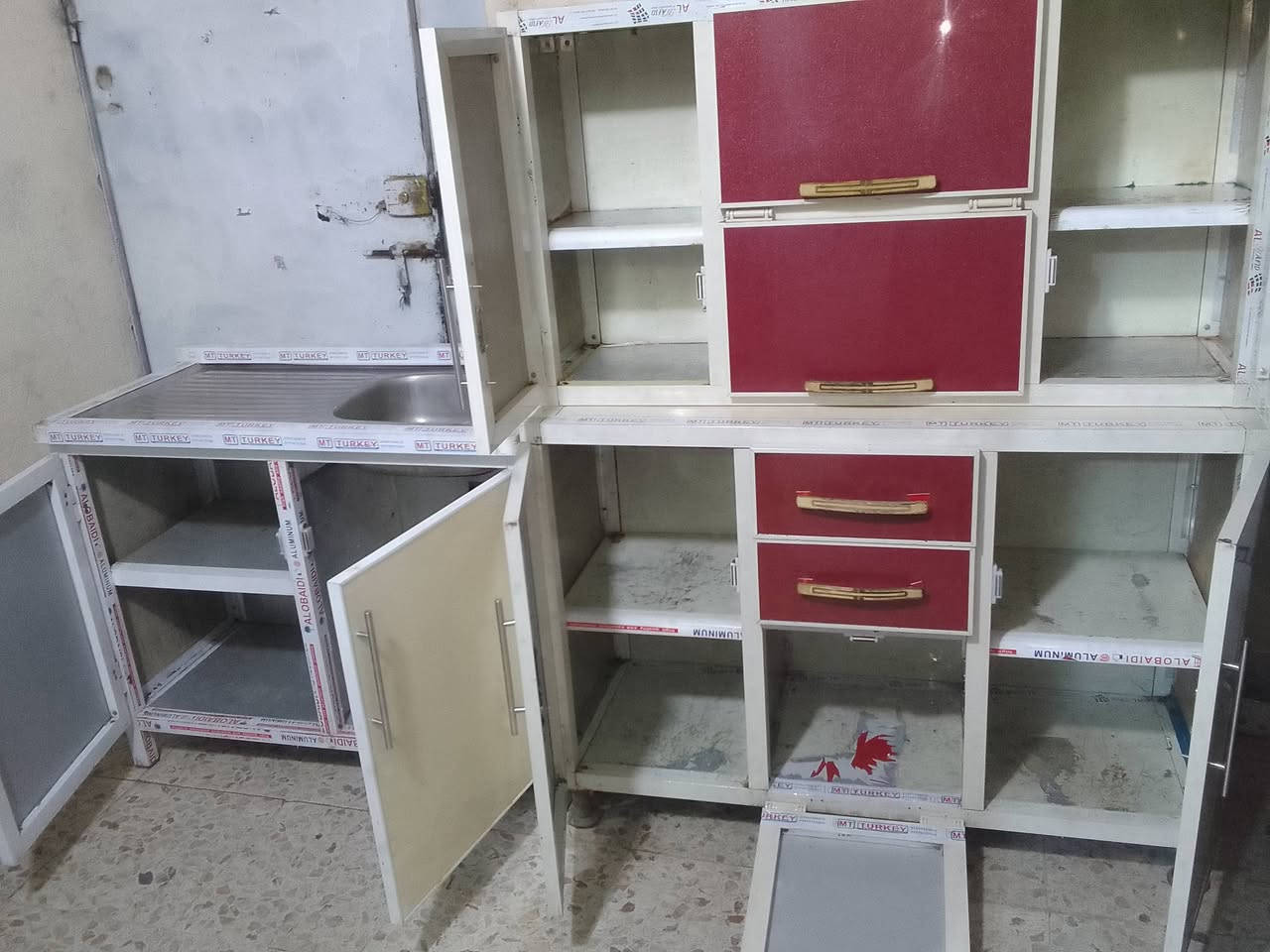 كاونتر تزكام نضيف جدا القياس متر ونص والسنك متر شراي تفضل خاص مكاني بغداد رقم الهاتف ***********
