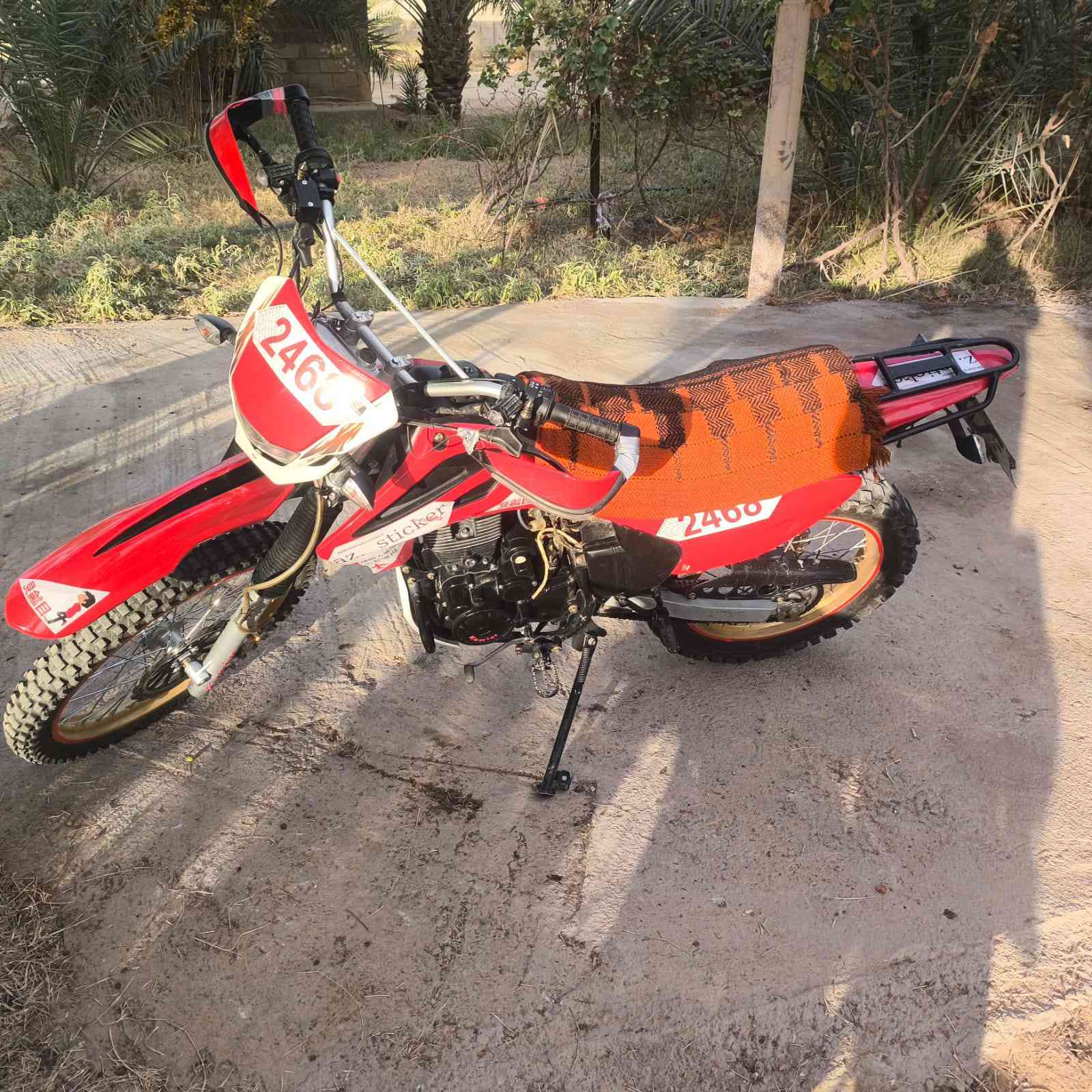 السلام عليكم موطور للبيع فقط موطور كاويار جبلي محرك 250 موديل 2024 حجم التاير الامامي 21 والخلفي 18 لونه لبلادي اسود + ابيض واني خلفته فابلون احمر سعره مليون ونص وبيه مجال مكان الانبار القائم  الشراي يتصل ***********
