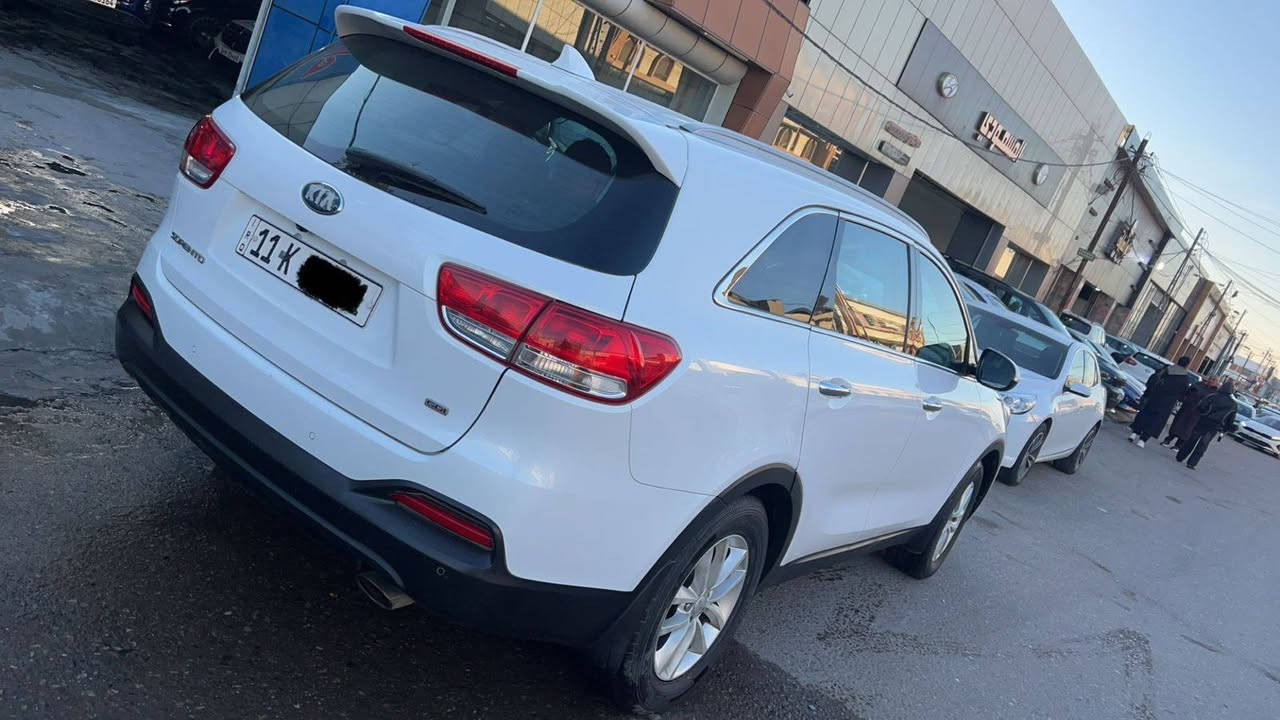 السلام عليكم كيا سورينتو 2018 وارد أمريكي السياره بدون صبغ بدون تبديل بدون ايرباك فقط دعاميه أماميه رقم بغداد الجديد لون ابيض ٤ سلندر  ٧راكب مقاعد كهرباء وتدفئه جهتين حساسات  كامره خلفيه كشافات أمامي اشاره بلمري السعر ١٨٥ ورقه وبيه مجال للاتصال ***********
