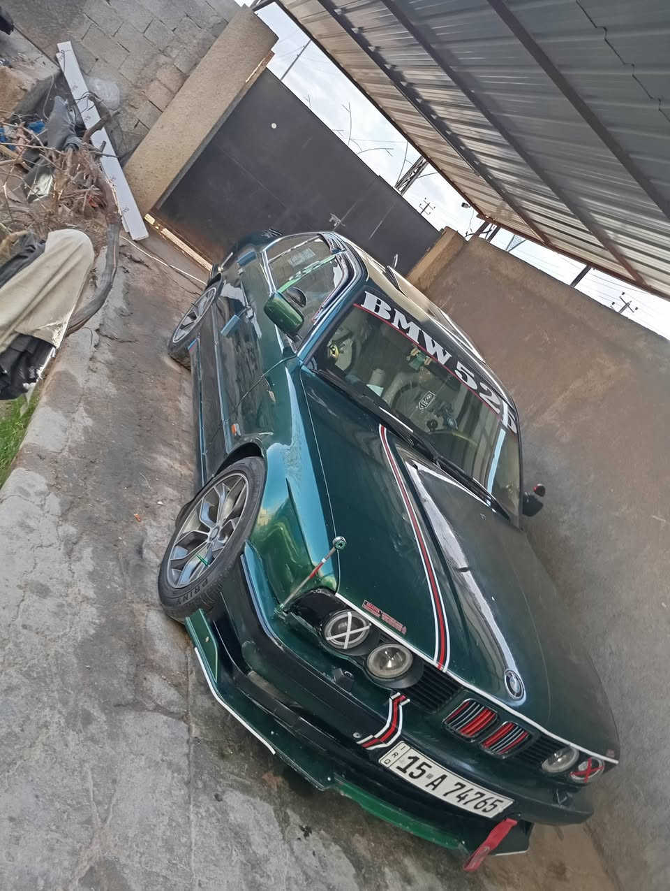 السلام عليكم من رخصه الادمن للبيع او مراوس بسني ٢٠٠١ بيئم موديل ٩٢محرك٥٢٠ مسكر كير عادي محرك كير صدر تخم تاير تبريد تدفئه كلهن مكفولات مصبوغه عام جماليه سنويه ورقام  وهزه جداد الى٣١بسمينه تحويل مباشر السعر٥٥وبيها مجال بسيط مكانه القائم شراي يجي يشوف بعينه ويدلل ورجا لحد يكسر بسياره الي ماتعجبه  أو مايعجبه السعر يرفع المنشور  وجزاكم الله خير ***********
