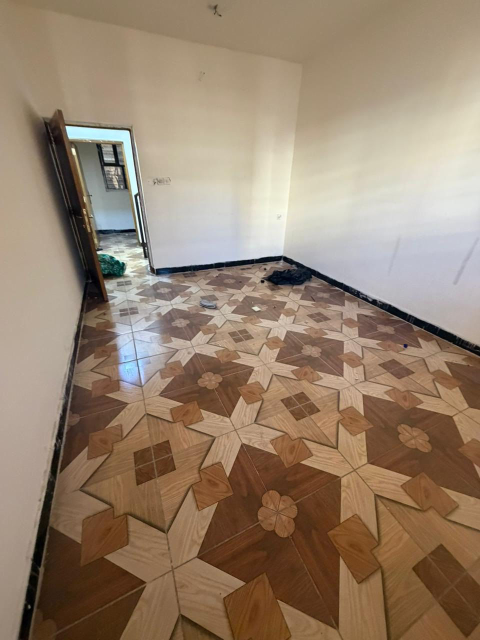 لليجار مشتمل ٥٠ متر سيديه مربع كهرباء يحتوي صاله مطبخ ٢ نوم وخدمات صحيه ايجاره ٦٥٠ الف 
***********
