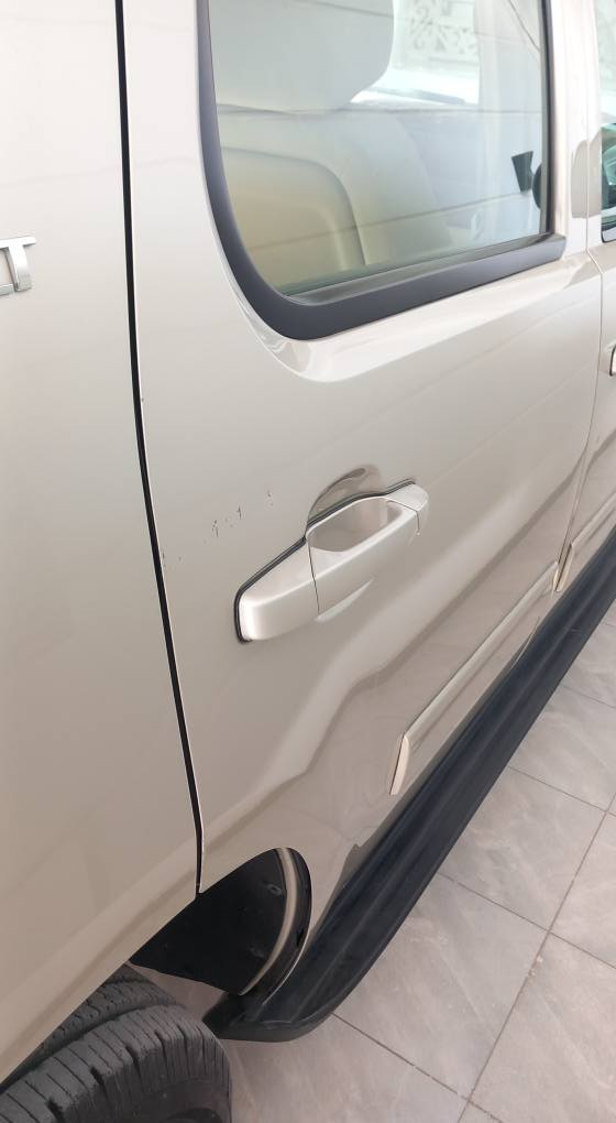 سلام عليكم
للبيع سيارة تاهو ٢٠١٣ ماشية ٩٠ الف تقريبا LT شمباني
سيارة عليهة ادامة عامة ارضية جلد
خليجي وكالة الغانم سيارة مال بيت
السيارةدواخلهة مخمل بيجي وكلش نضيفة
رقمها انكليزي باسمي شرط التحويل
السعر٢٦٥ وبيهة مجال بسيط
الهاتف *********** الزبير, البصرة
