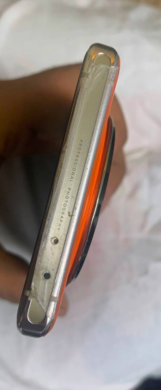 السلام عليكم ورحمه الله وبركاته من رخصه  صاحب الكروب 

1/ جهاز نوع /vivo x 100 pro 
2/ البطاريه 92/✅
3/ الجهاز دبل سيمكارت ✅/+ الكامره 100X

4/الذاكره/1/تيرة✅

5/الجهاز نضيف بمعنه الكلمه ✅

6/كارتونه +شاحنه +4او5كفرات ✅

7/سعر الجهاز /1000000/مليون وبي مجال ✅

هاتف / ***********
واتساب ✅
