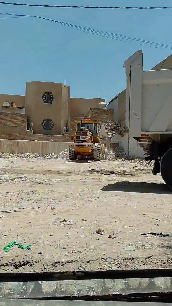 السلام عليكم نعمل بالتفليش البيوت القديمه والترميم وقص الرباطات والتفليش الارضيه ***********
