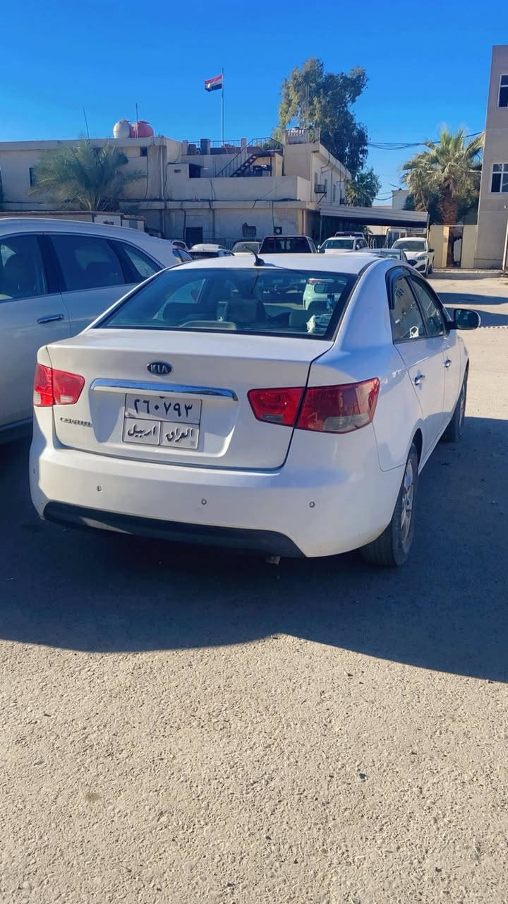 سيراتو خليجي 2012 بيها صبغ بس هذني الي مأشر عليهن وبيها تكحيلات محرك كير تبريد تدفئ خير من الله صدرها نضيف وتايرات نضيفة سنوية نافذه تريد وكاله تريد تحويل  السعر 88 بيها مجال مكاني بغدادالسعب مقابل  السطر القديمه مجال***********
مواصفاتها نص فول
حساسات خلفية
تحكم جهتين 
مري شفط + اشاير
كامرة دوارة
شاشه اندرويد
صالنصة رياضي
كير 6 نمر
تبريد بيانو
شفتات ستيرن
