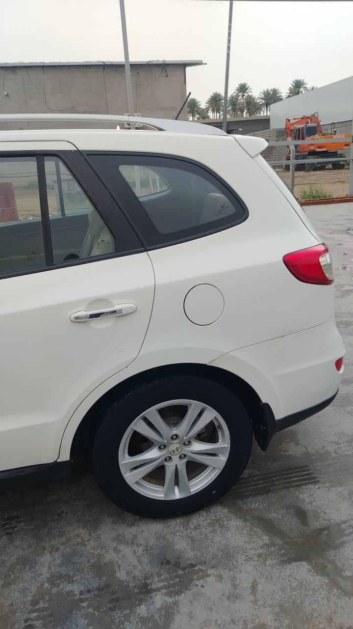 مكلف بل نشر ***********
سلام عليكم 
سنتافي خليجي موديل 10 بيه جاملغ خلفي 
ورش جاملغ امامي عكس جهة سائق بدون ضربه باب تبديل خلف سائق كير محرك كفاله 
سعر 133 مكان سيارة بغداد الطارميه 
للااستفسار
***********
