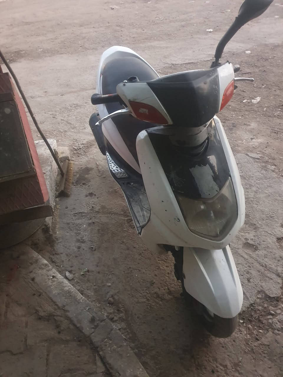 سكنس شغاله سلف وهندر سعر  ٤٠٠ مجفته  جديد  رقم الهاتف ***********
