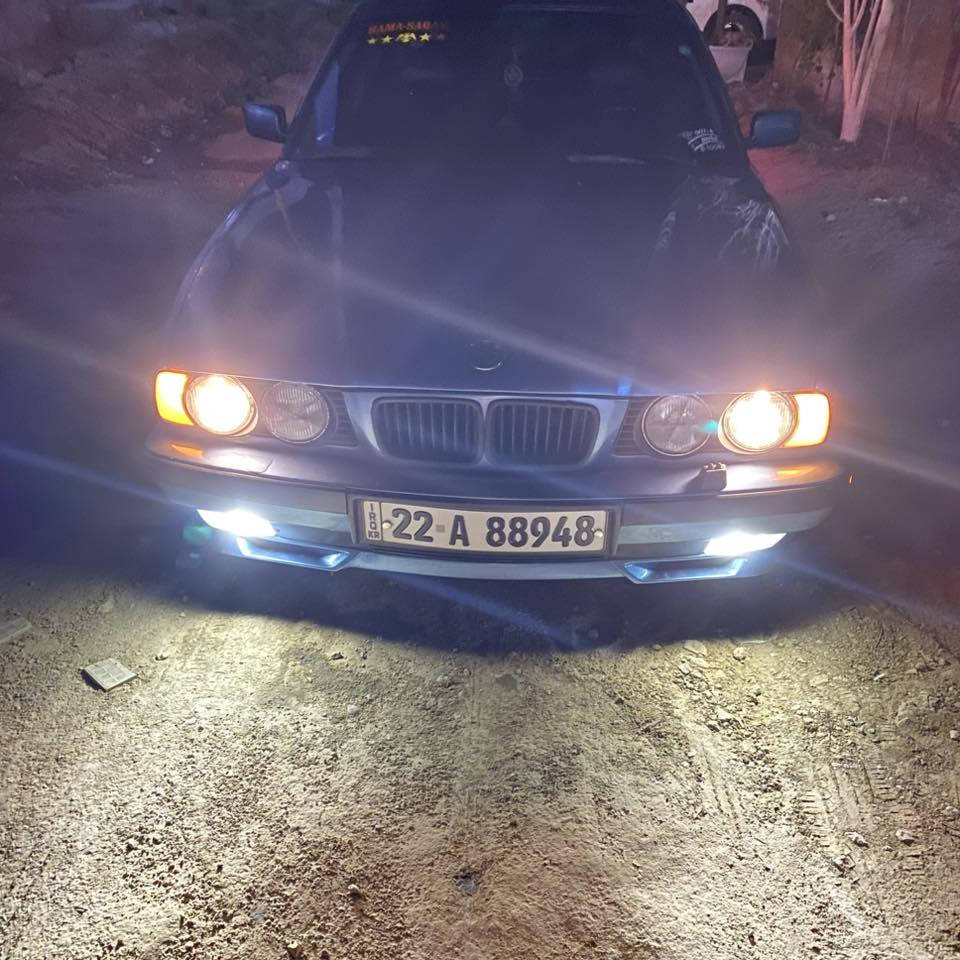 موديل 1993BMW 525
للبيع داخل جلد اسود كهربائيات كلها شغاله قفل سنتر لوك منظومة زنون عالي  السياره نضيفه واحلا من الصور 
العنوان :بغداد_المحموديه
للاستفسار الاتصال علا الرقم ***********
