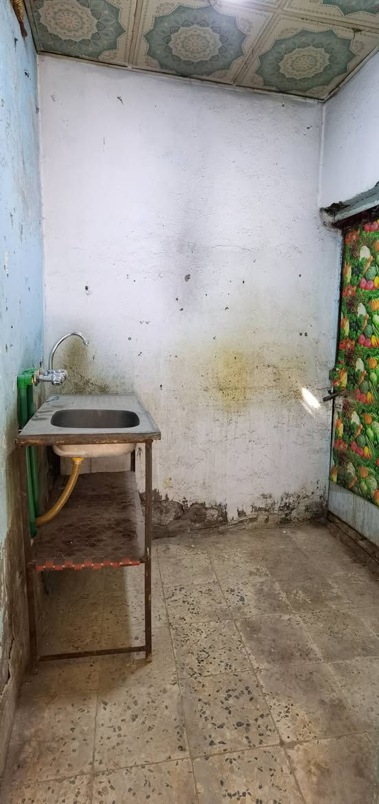 بيت للايجار بالغسل النزله الاولى يم مدرسه الكرفانات مساحته خمسين متر للاستفسار الاتصال على الرقم ***********
