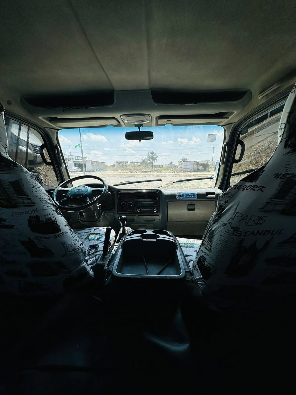 للبيع 
كيا ام عيون
موديل 2001
رقم قادسيه دولي 
مكفوله كفاله عامه 
مكان السياره بابل الشوملي 
الاستفسار ***********
