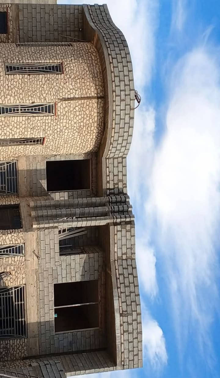 مستمرين معاكم بناء حجر سياجات وتكاعيب وحفر  داخل بروانه وحديثه وحقلانيه  
بناء بلوك سياجات والاستارة الالف 225  وآذا الشقل مفتوح قابل للتنزيل أسعار مناسبة. وشقل درجة أولئ 
*********** وخاص موجود
