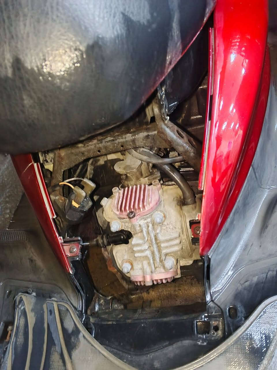 الدراجه متروسه تزويد
1- صدر امامي جمس ذهبي اصلي 
2- فلنجه رياضي 
3- فج برمبو اصلي 
4-يدات بريك رياضي اصليات 
5- مكينه كامله رياضي ممفتوح بيه برغي المكينه 
6-كور صليب 
7- قباقه كور كرزي اصليات 
8-عضمه سكليتر رياضي 
9- يدات بانزين KOSO
10- كلج خلفي WFاصلي رياضي 
11- كلج امامي DY رياضي اصلي 
12- كابريتر قفاز 
13- هاوزن رياضي اصليي 
14- قطره دهن اصليه 
15-صالنصه رياضي اصليه واقيه كاربون فايبر اصليه 
16-ويل يضوي بل ضلمه 
17-معدل فوك ال120 واكثر 
18- لايت امامي شغال 
19- اشاير امامي خلفي شغالات 
20- بك لايت خلفي شغال 
21-فراك ذهبي رياضي اصلي 
22- لون مميز 
مكاني بغداد *********** السعر 950 وبيه مجال دراجه مال جناي مو بياع شراي نقصه قبق شوته فقط
