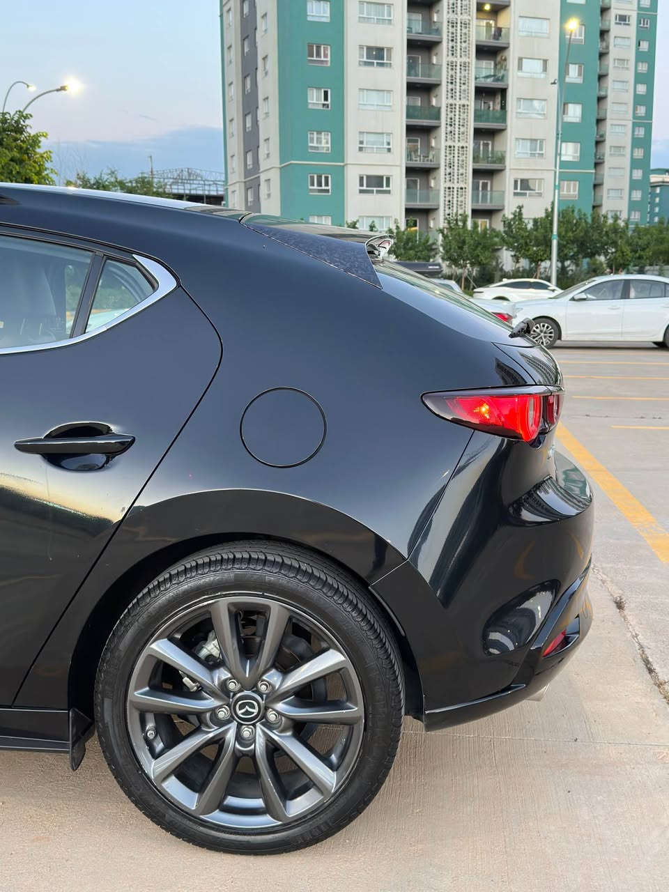 Mazda 3 Hatchback  2022 S Sport

ڕەش میتالیک
تەنها ٣٤ هەزار میل ڕۆشتووە 
بێ تۆربۆ مەکینە مەرغوب
بێ دەبڵ ئەکسل مواسەفات 
بەسمە
پادڵ شەفتی سوکان هەیە‎ 
رادار پێش و لایەکان
خەتی جادە
تحدید سرعە
فلچە ئۆتۆ‎
ئۆتۆ لایت زینۆن
کامێرا
هەر ٤ جام Auto
برێک کارە
ئۆتۆ هۆڵد
ناو جلد
وەک بۆیاخ ڕەسمی فەحسەکە دانراوە پەڵەیەک بۆیاخە
ئێرباگ تەنها شان تەقیوە سیستەم کراوە
‎سەنەوی و رەقەم و ژینگە و هەموو شتێکی تازەیە، تەحویل و غەرامە

نرخی 137 گەڵاو مەجالێکی کەم
*********** السليمانية, العراق
