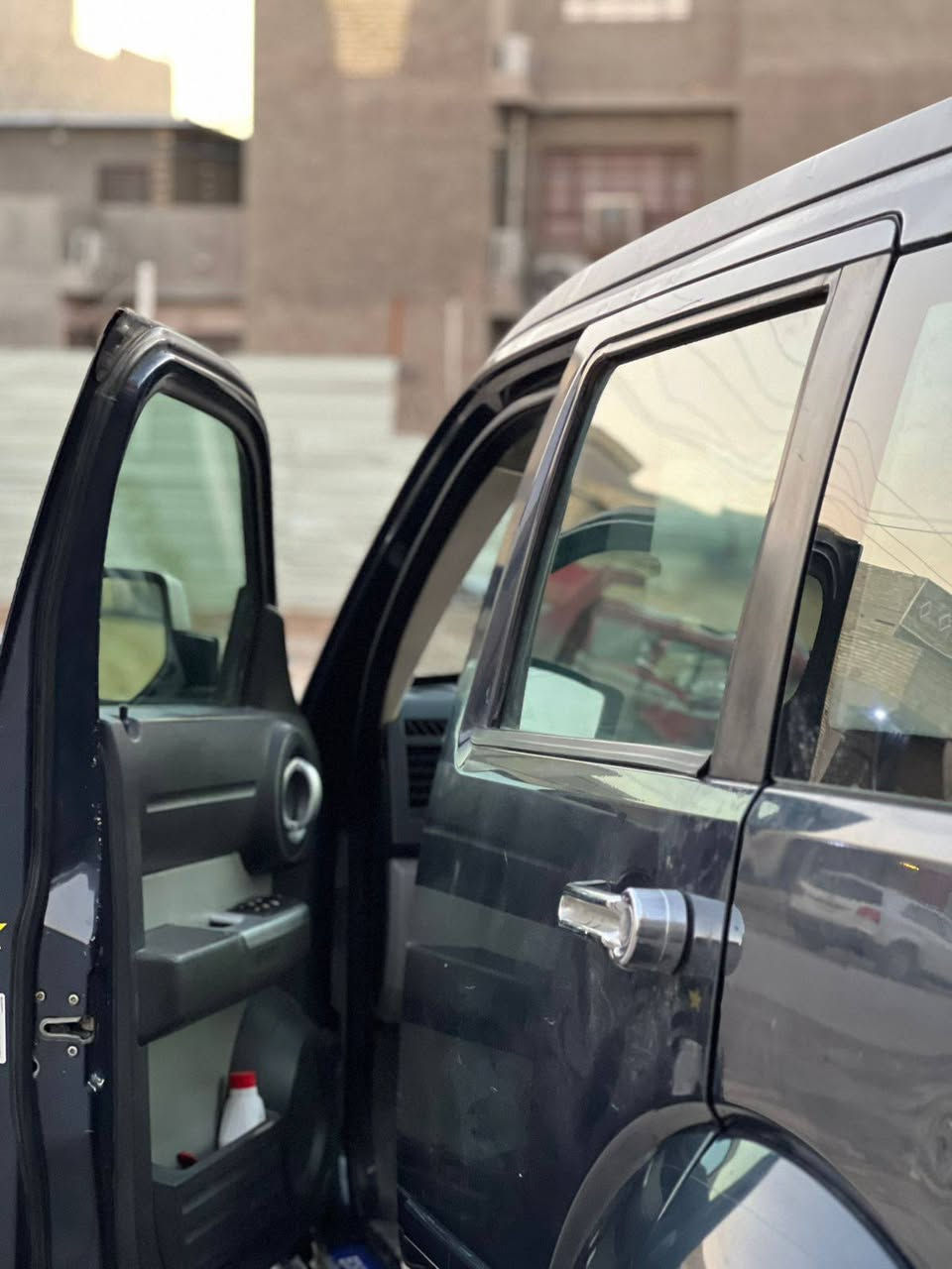 دوج نترو ٢٠٠٨ /٦سلندر٣٧٠٠ رقم بغداد إنكليزي بيها جراد مثل ما موضح بالصور
كير مكينة خير من الله منظومة زنون جديدة تخم تاير والسيارة تجي لمتد
شاشة.. فتحة.. تدفئة بالكشنات.. ويل كروم حجم ٢٠ .. تشغيل عن بعد .. وبيها نواقص بسيطة المشتري بعد أي رتبها.. 
واتساب ***********
