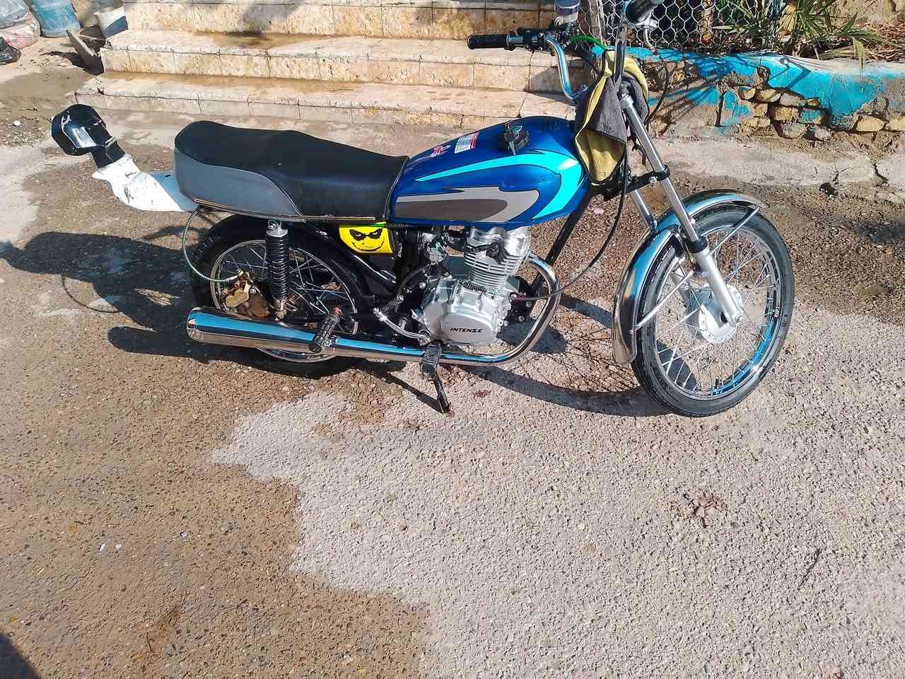 السلام عليكم شباب دراجه صار لها شهر من معمره دراجه بها عنبار كامل ابيع هي وامبارها واذا ما يفيدك الانبار انطيك ويل بدال الانبار سعر خاص ***********
