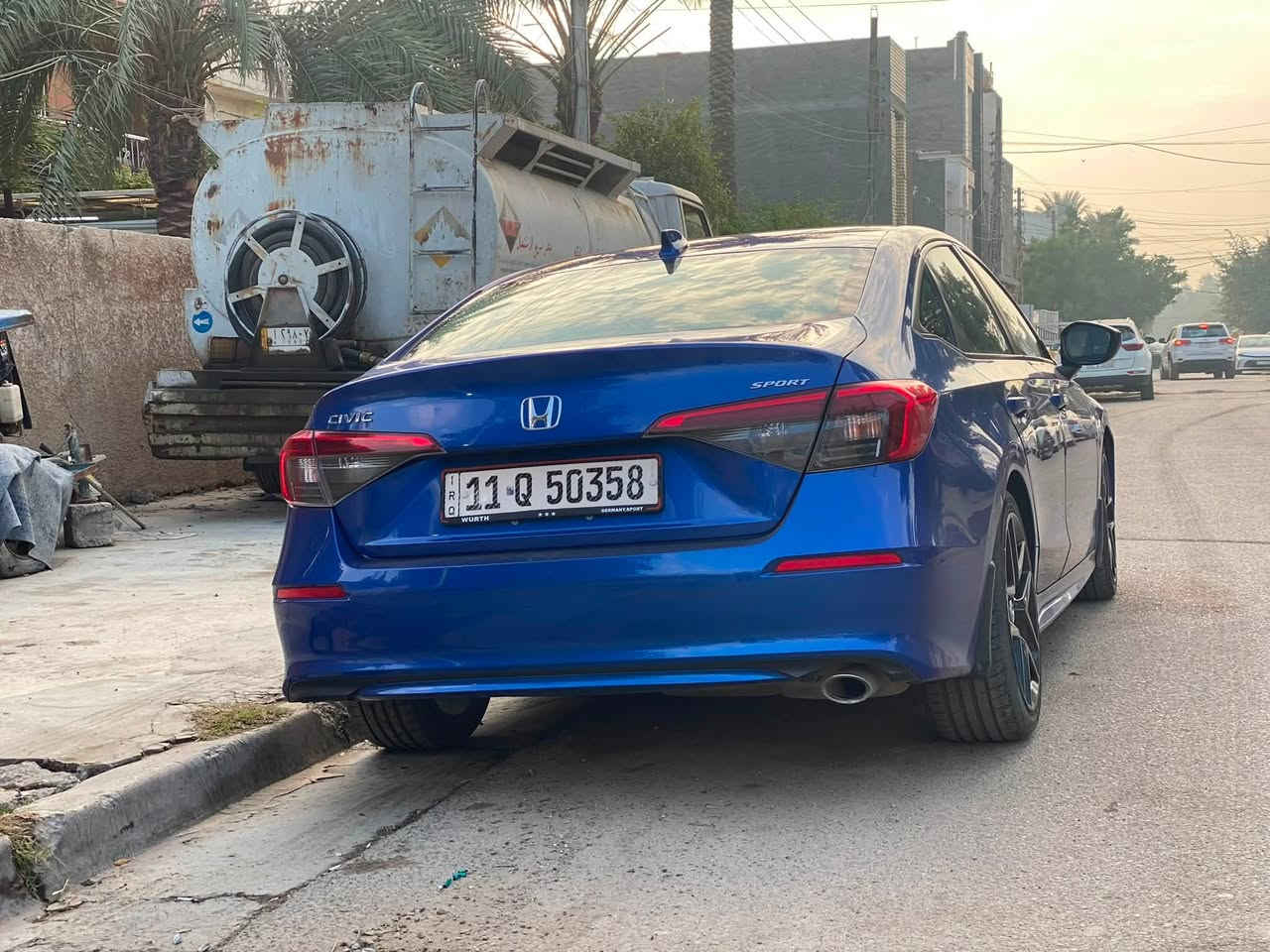 للبيع هوندا سيفيك سبورت موديل 2022، محرك 2000 سي سي.
• السيارة باسمي.
 • الهزة جديدة، والتحويل في اليوم التالي مباشرة.
 • وارد أمريكي، حادث سابق (3 قطع: الجاملغين والباب).
 • في العراق تم تصليح  باب اضافي.
 • المسافة المقطوعة: 84 ألف ميل.
 • اللون: أزرق مميز.

المواصفات:
 • تشغيل ودخول بالبصمة.
 • تحديد المسار (Lane Assist).
 • تشغيل عن بُعد.
 • قيادة شبه ذاتية.
 • Auto Hold.
 • سايد بريك إلكتروني.
 • رادار أمامي.

رقم الشاصي  5hgfe2f50nh518771

السعر: 12,800 دولار، وقابل للتفاوض بالمعقول للمشتري الجاد.

ملاحضات: بيها طخه بجاملغ الخلفي ترجع بارد + الصدر يحتاج تعمير

للاستفسار والتواصل على الخاص
***********
***********
