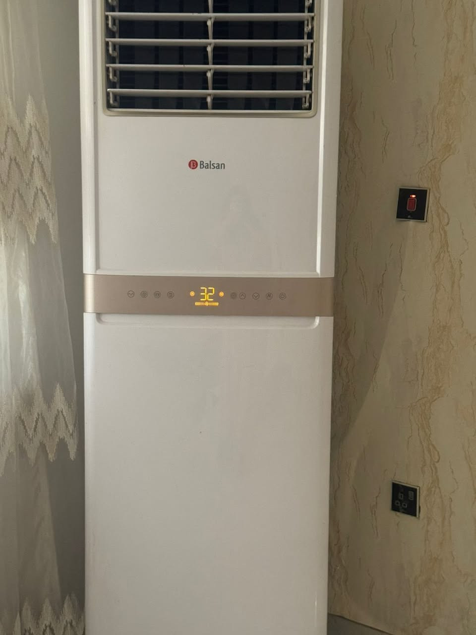 سبلت ٣ طن جديد جددددا وما مستعمل بس شهرين 
بمليون ونص 
سبالت ٢ طنين وطن ونص الواحد ب٤٠٠
مطبخ كامل 
كاونتر مليون ونص 
مابي اي ضرر او كسر يحتوي على سلات داخليه 
ثلاجه بيلسان ٤ ابواب جديده جدا 
ب٧٠٠
غساله ملابس فول اوتماتيك ب٣٠٠
غساله صحون غير مستعمله نهائيا ب٤٠٠
رجاااااائا الاسعار ثابته 
بغداد مجمع ريحانه 
قرب بسمايه 
***********
