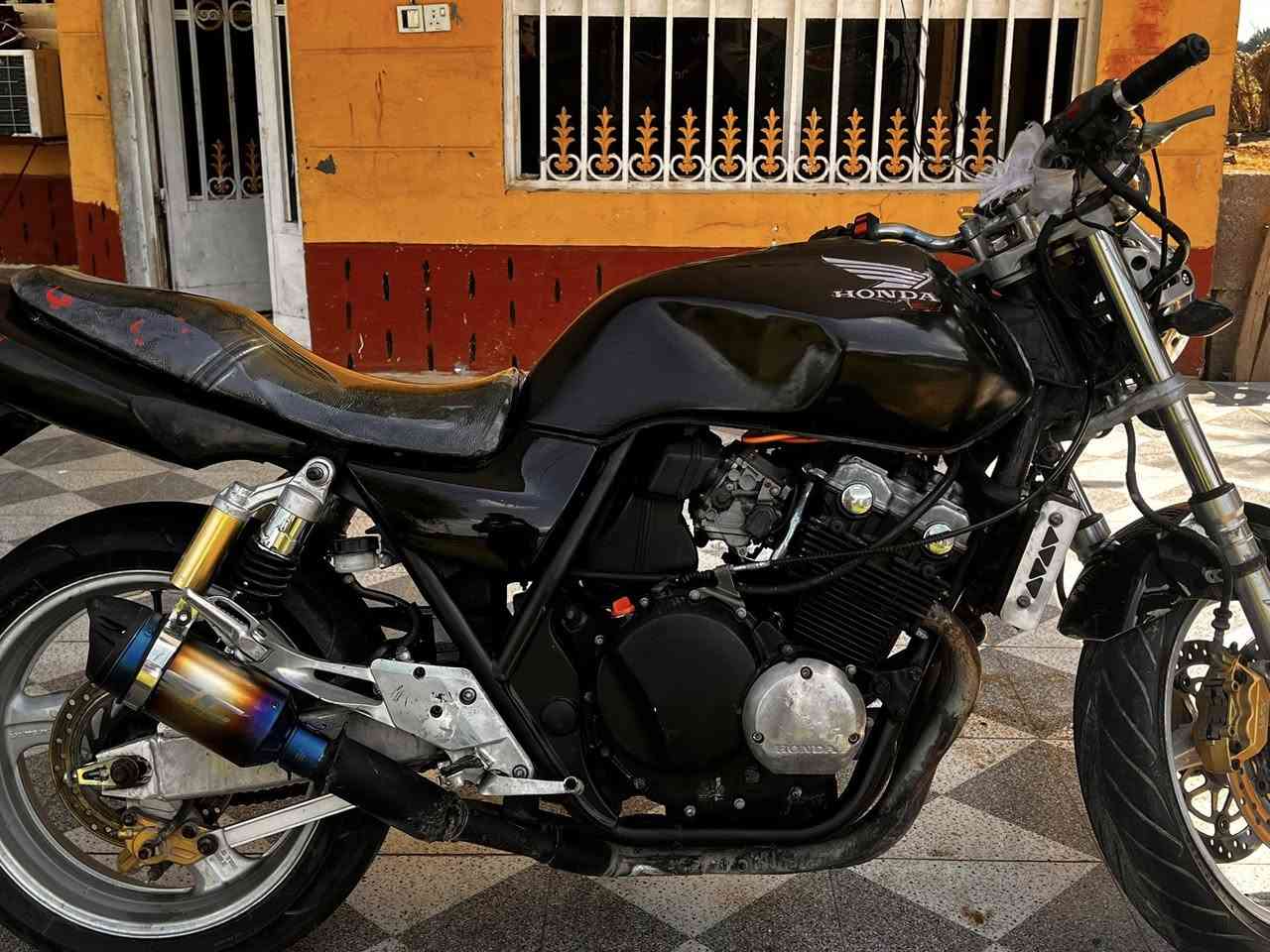 سلام عليكم بطحه هايبر سيبي فور للبيع مكفوله كفاله عامه دراجه محركه 400سيسي 16ولف وراق صولي مدفوع الكمرك مكان بابل ملاحضه مراوس راوس بربعه كير وآخذ فرق /شراي نتصل رقم ***********
