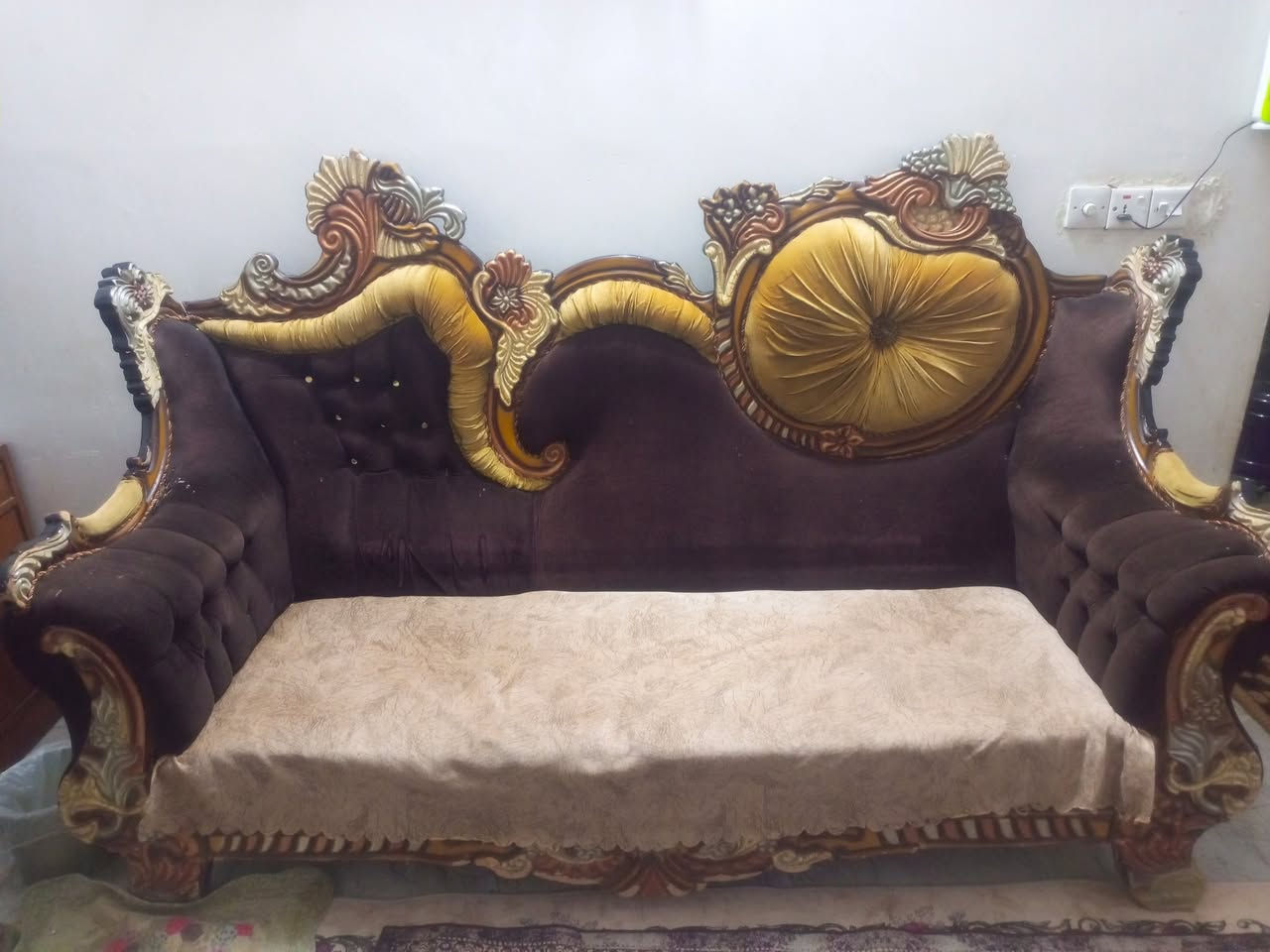 تخم 8 مقاعد تكمه للبيع سعر 250 الف وبي مجال مكان سريدات للاستفسار الاتصال على الرقم ***********
