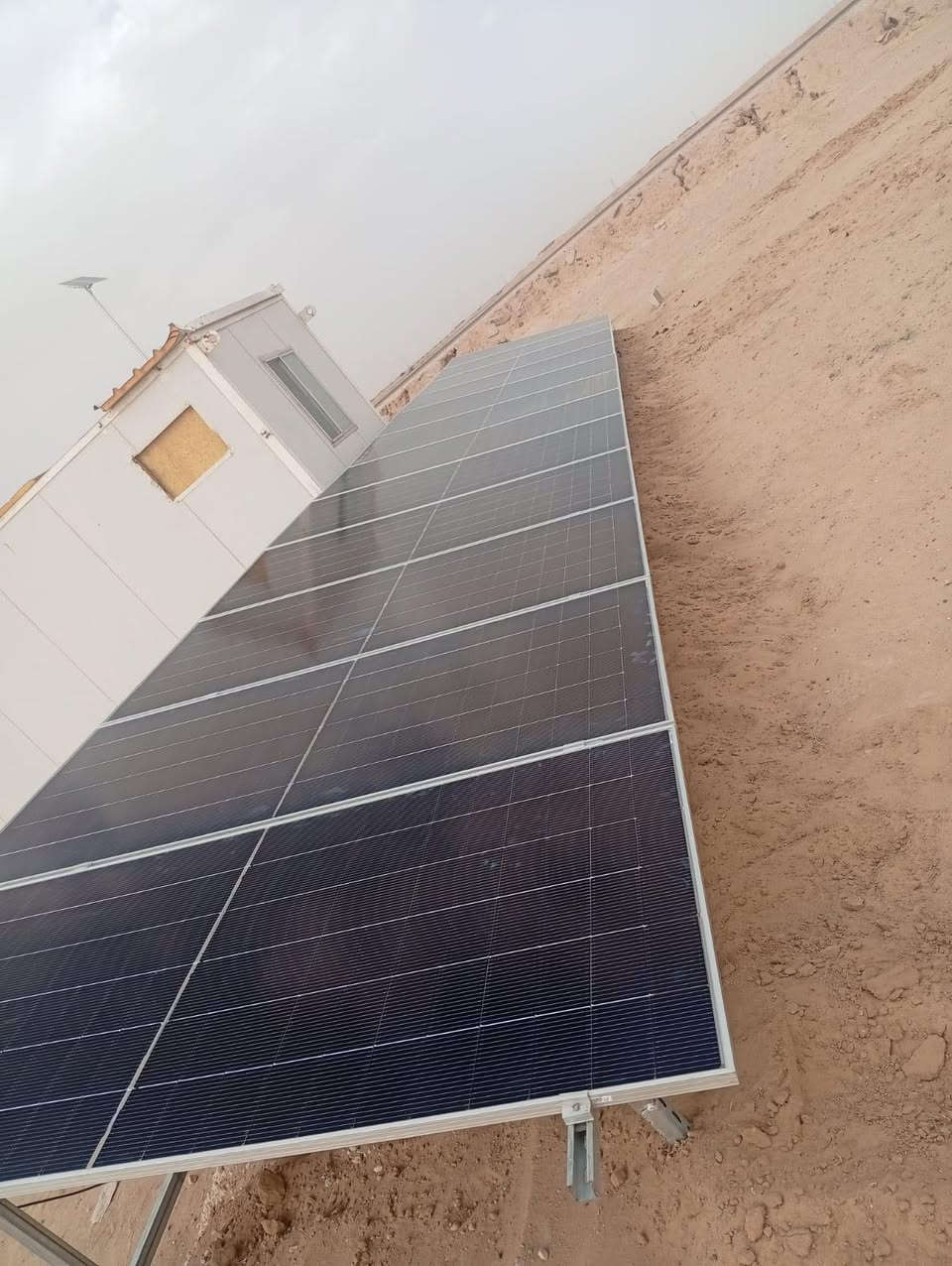 الكهرباء طفت؟ 
اللامة الذهبية: "ولا تشيل هم!" 😉✨
بيتك يستاهل طاقة ما تخلص، وراحة بال ما تتوصف. 
مع منظومة الطاقة الشمسية المتكاملة من شركة اللامة الذهبية (مجموعة الفيافي)، راح تنسى شي اسمه انقطاع كهرباء!
تم تنصيب منظومة ( ١٢ لوح ، انفيرتر ٦ كيلو ، بطاريات ٢ حجم ١٦ كيلو)
اللامة الذهبية.. الذهب اللي يضوّي بيتك ⚡️
📍العنوان بغداد ابو نؤاس 
‎للتواصل ***********
