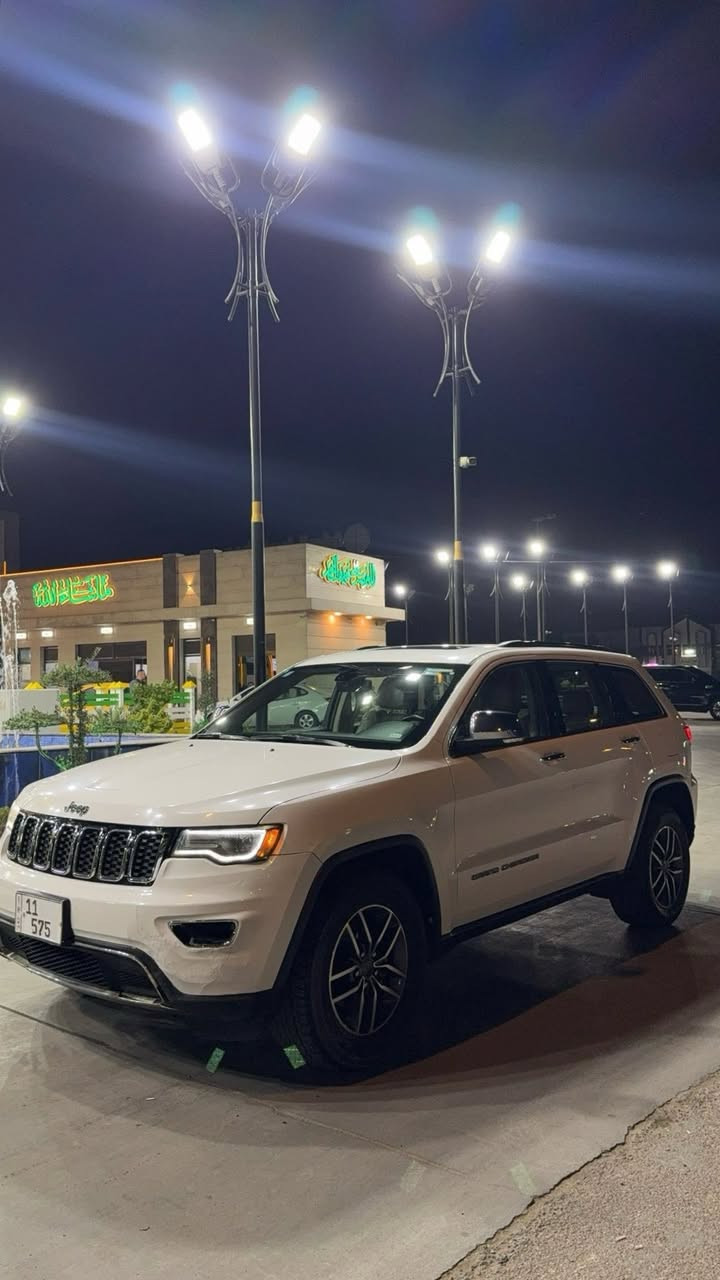 سلام عليكم  ارخص جيب وانظف جيب بهل موديل 🔥
جيب كراند شيروكي لمتدد 2019 
ماشية 65 الف مشتريه  
-ضرر جاملغ امامي  فقط  بلعراق سيارة كلين تايتل 
موجود بل منشور الضرر لي بيها موضحة بصورة ومئشر عليه
1 سلايد +V6
2 بصمة +بصمة ابواب + تشغيل ع بعد 
3 جلد + تدفئة وتبريد كشنات وستيرن 
4 جنطة كهرباء + كامرة دوارة + حساسات
5شاشة جبيرة +ماوس +فول تحكمات ستيرن 
السعر 182 ورقة فقط …..✈️🔥
السيارة جديدة بمعنى الكلمة 
مكان السيارة بغداد 
***********
