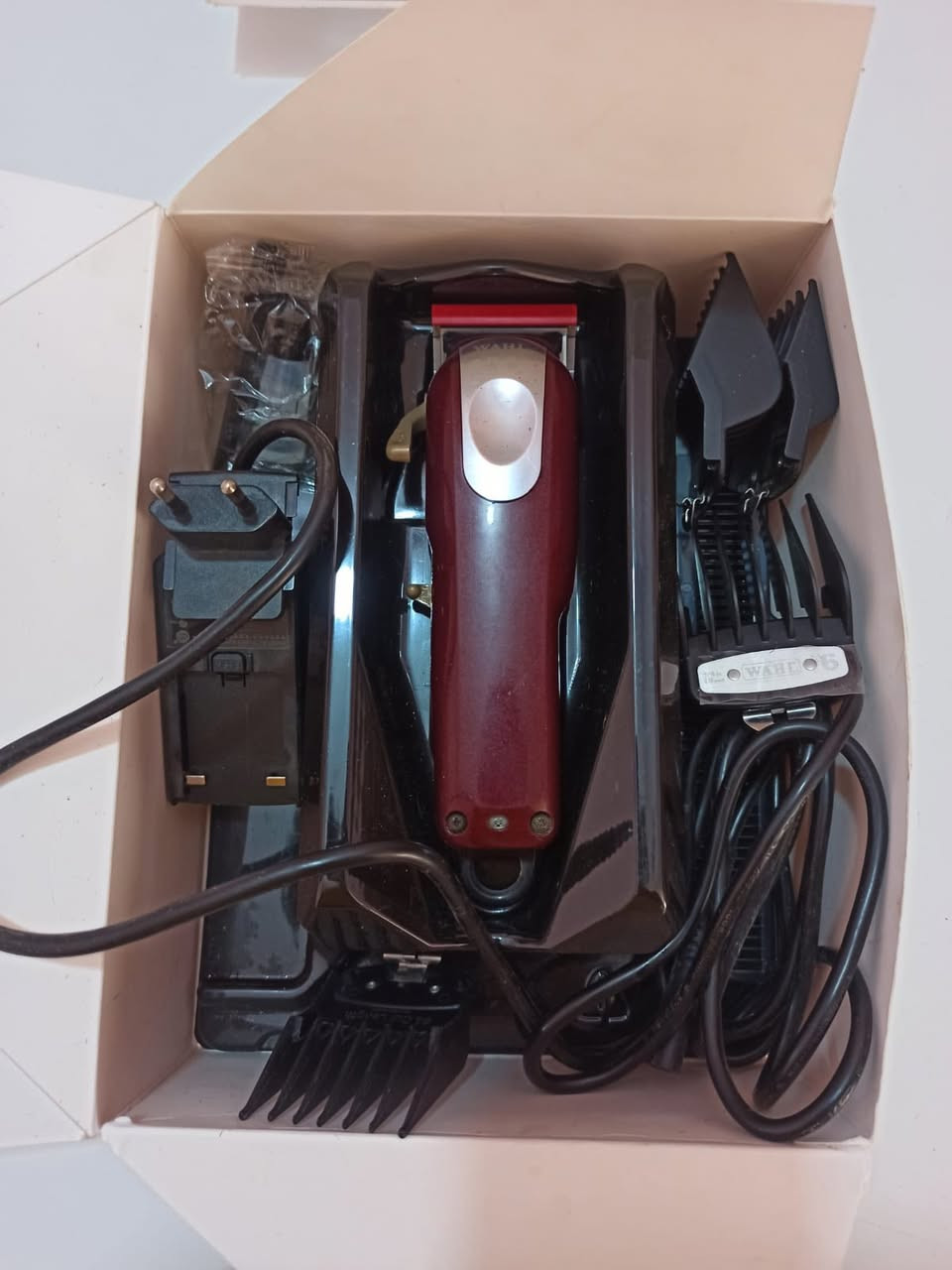 ماكنة ويل ماجك استخدام قليل مع كل ملحقات ٨ نمر مع مشط مع شاحنه سعر مناسب ويوجد توصيل
***********
