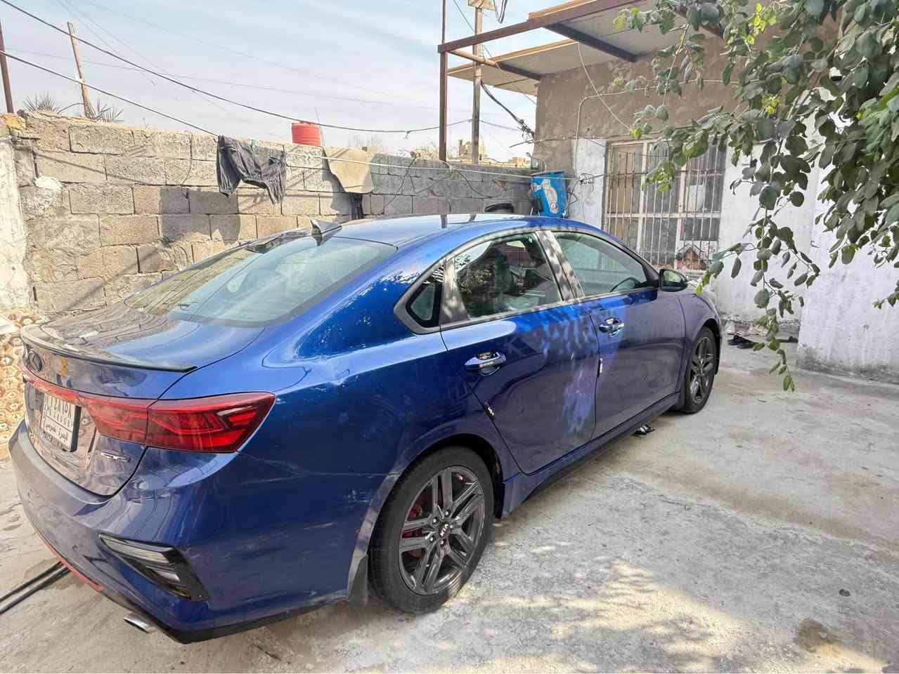 السلام عليكم ورحمة الله وبركاته 
كيا فورتي موديل 2021 جيتي لاين معوقين وكاله عامه
 رقم بصره 
السياره فول مواصفات ماعده التنته. 
كير At المرغوب  
حادثها امامي  بنيد 
وشوي تعديل بجاملق راسلني وادزلك صوره الحادث 
بدون شواصي بدون لغد. 
وبيها طختين أثناء التحميل بلميناء. بارد بس ما اشتغلتهن
السياره مبدل بيها كازكيت فقط. 
ماشيه 46ميل. 
السياره جديده الله شاهد ما ناقصها شي 
السعر 138$ وبيه مجال قليل جداً. 
العنوان البصره التنومه. 
رقم الهاتف *********** البصرة, العراق
