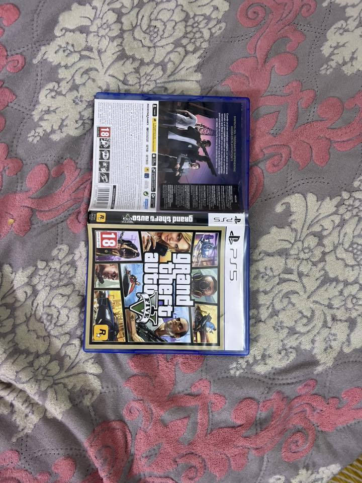 سلام عليكم ‏قرص driver بلاي خمسة للبيع سعره 30 مكاني بغداد العبيدي هذا رقمي(***********)
