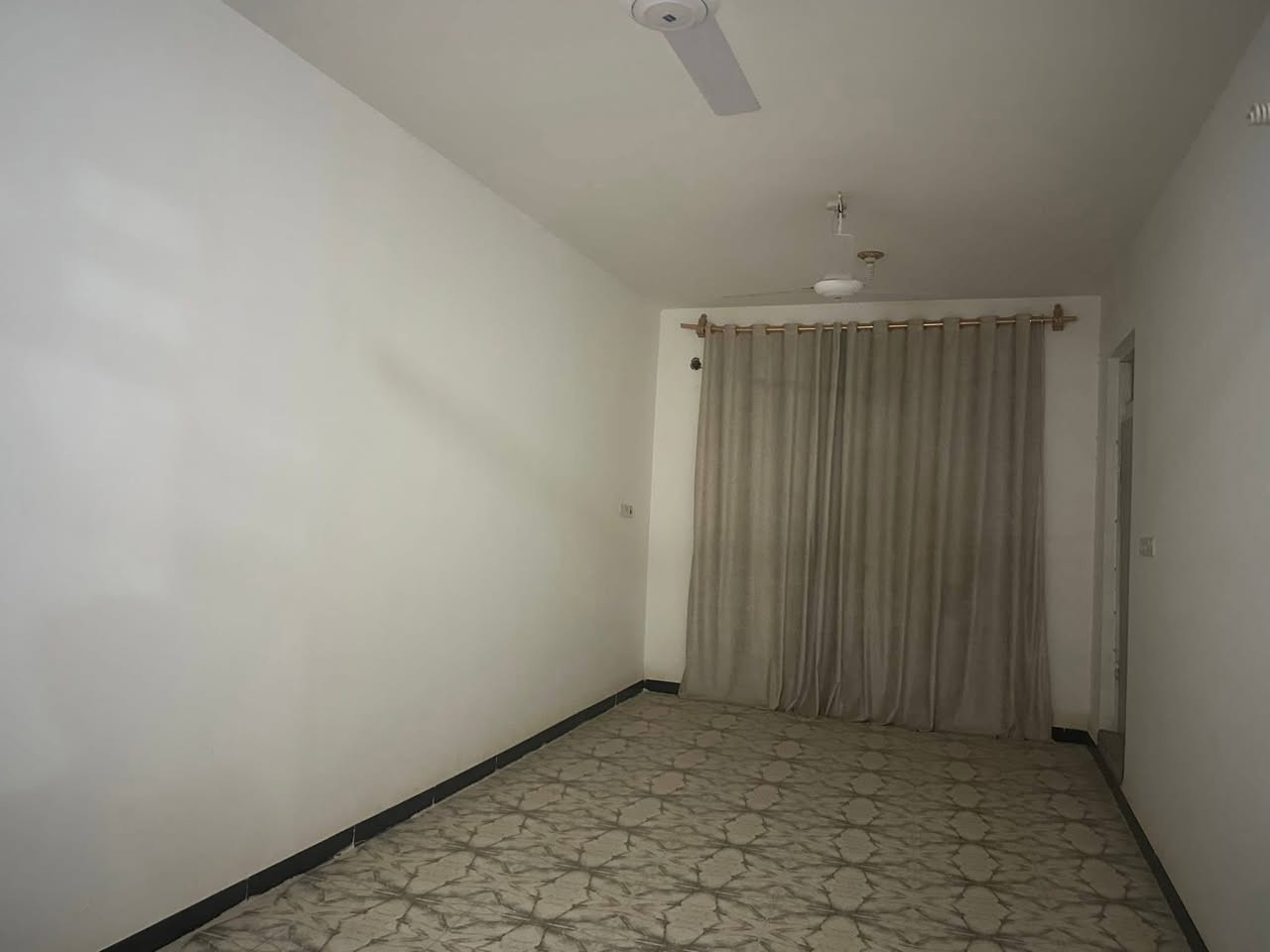 🏡 #دارللبيع بناء حديث طابقين العنوان / حي الأمين أولى على ساحة 
المساحة 175 
تفاصيل الدار 🏘 بناء كونكريت
طابق الأول
 - استقبال 
 - غرفة نوم 
- صاله 
 - مطبخ  
 - صحيات
 - درج داخلي
طابق الثاني
-غرف نوم عدد 3
-صاله
-مجمع صحيات
☎️ للإستفسار يرجى الاتصال 
بالأرقام الموبايلات الواردة أدناه
📲 ***********   متوفر واتساب 
#نستقبل_طلباتكم__وعروضكم 
مكتب بغداد للعقار الشطرة  الآمن للتسويق العقاري  ___
 الشطرة /شارع الفلكه قرب كراج الحضارات
