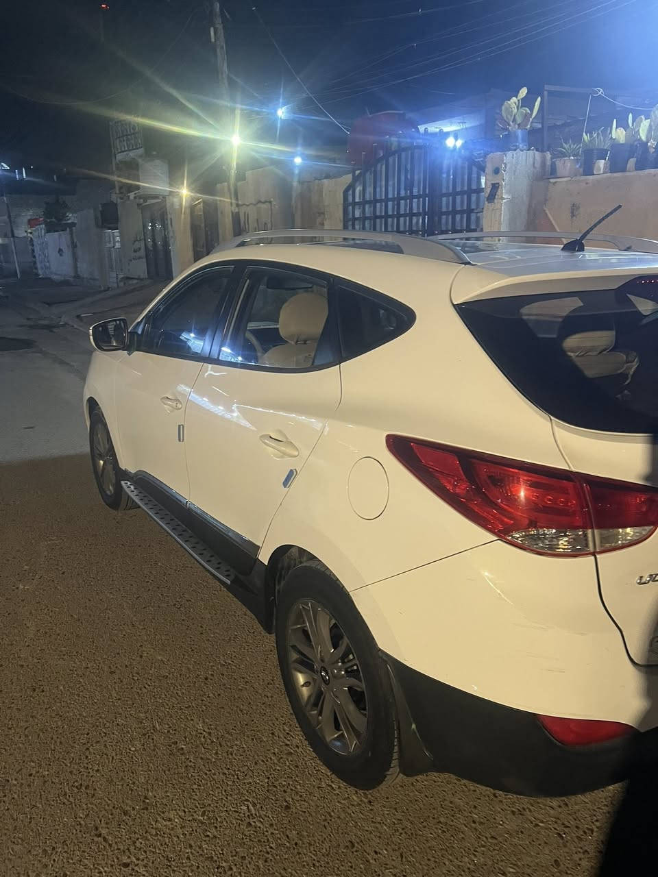 السلام عليكم للبيع هونداي توسان موديل2014خليجي شكل ال16
ماشيه 107 الف كيلو متر 
رقم بغداد دولي جديد
محرك 2000دوش محرك مفتوح والكير بلادي السياره جديده وجاهزه من كلشي تبريد تدفئه صدر امامي خلفي ادامه كامله من كلشي مال جناي تخم تاير حداديه 
بيها صبغ بالجنطه المسطره مال الرقم وبيها شبر بالبنيد 
بنوراما 
اشاير بالمري
١٢٠ جرس  
السعر١٤٨ وبيها مجال بسيط كلش 
للاستفسار اكثر اتصل / *********** اتصال
***********  واتساب 
عنوان السياره بغداد المحموديه
