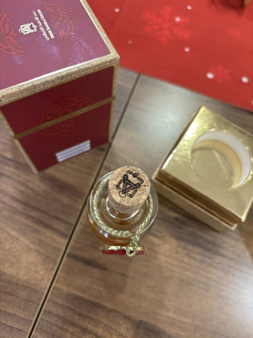 عندي هذا المسك رجالي من عبد الصمد القريشي من السعودية وهذا سعره بلموقع جديد على كد التجربة اخذته ب110$ اريدة ب100 الف قفل ويا الكيس مال وكالة للتواصل ***********
