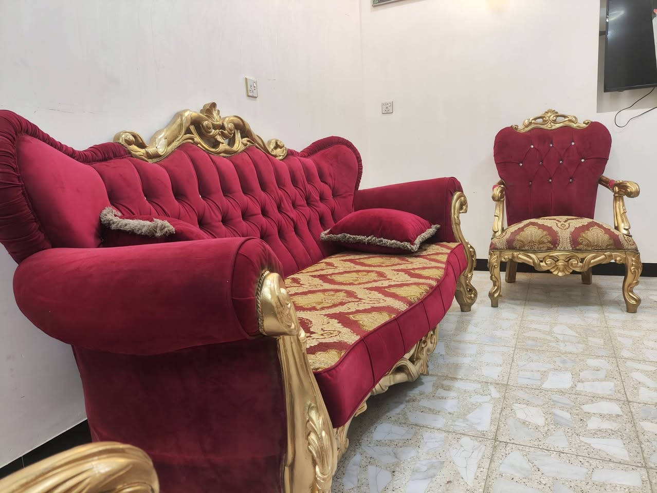 السلام عليكم تخم زان تركي عشر مقاعد زائد طبلات ثلاثة
العنوان بغداد 
تواصل الرقم *********** واتساب او تصال
