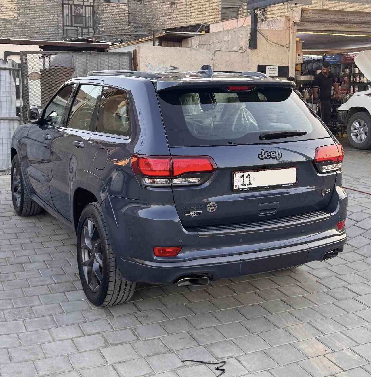 جيب 2020 S خليجية وكالة هارلم .
محرك 6 سلندر3600 .
ماشية 66 الف كيلو .
رقم بغداد تحويل ثاني يوم .
فول الفول 1/1 ام الرادار الامامي .
ورادار جانبي .
ورادار خلفي .
داخل جلد احمر .
حساسات امامية وخلفية .
زراك لايت .
اوتو بارك تطبك من وحدهة .
اوتو ستوب .
صندوك شفط كهربائي .
سستمش صوت ودمامات .
وبيهة نظام ايكو ونظام سبورت .
كشنات كهرباء .
كشن السائق خزن ميموري .
كراسي وستيرن تدفئة .
نظام ترحيب من تتقرب من السيارة .
مري شفط .
بنوراما .
مري قلابة على البگ .
مرايات جانبية ووسطية تعتيم ذاتي .
وبعد كلش هواي مواصفات معروفة وموضحة بلصور .
وغراضهة كلهة كاملة وبصماتهة الاثنين وارضياتهة وكتلوكاتهة موجودة والعدة .
جاهزة السيارة وجديدة بدون اي مصرف نهائياً ووممشتغل اي گلوب بلدشبول .
السيارة بيهة بارد بسيط بباب عكس السائق فقط والسيارة عليها سيرفس كامل بلوكالة وتخم تاير دنلوب اصلي جديد شادلهة . 

السعر : 305 وبيهة مجال للشراي .
المكان : بغداد .
للأستفسار : *********** .
