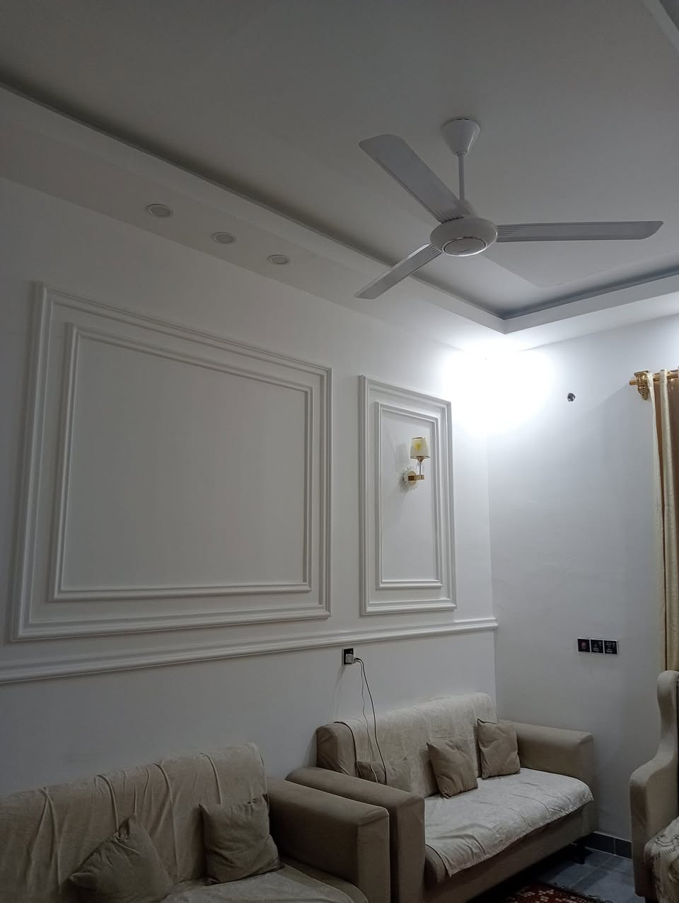 دار للبيع حي الجامعة..خلف مدرسه الجامعة مباشر 
100متر
10×10 ركن طابو صرف .. على شارع 15 
طابقين مسلح 
الطابق الأول.. غرفة.. صاله.. مطبخ حار..بارد. استقبال.. 2مجاميع صحية 
الطابق الثاني..2غرفة. صاله..سطح
***********
