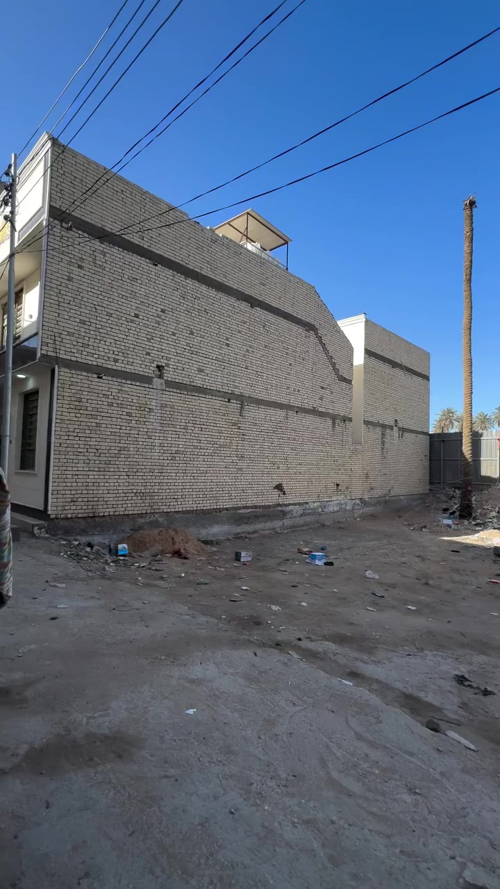 .
السلام عليكم 

قطعه في الروضتين للبيع 

٤٠٠ متر 

الواجه ٢٢ متر 

تباع نصفها او كامله 

للاستفسار ***********

تبعد اقل الكيلو عن الامام
