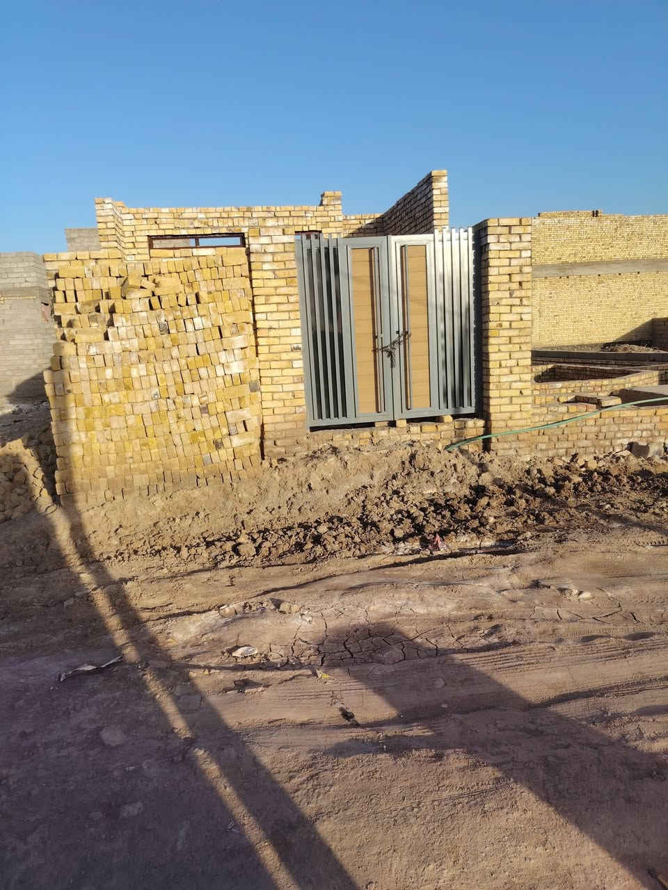 السلام عليكم ورحمة الله وبركاتة 
بيت للبيع مساحه 100النزال 20 عرض 5
حي الحكيم شارع زرزور قرب المدارس
الاستفسار ***********
